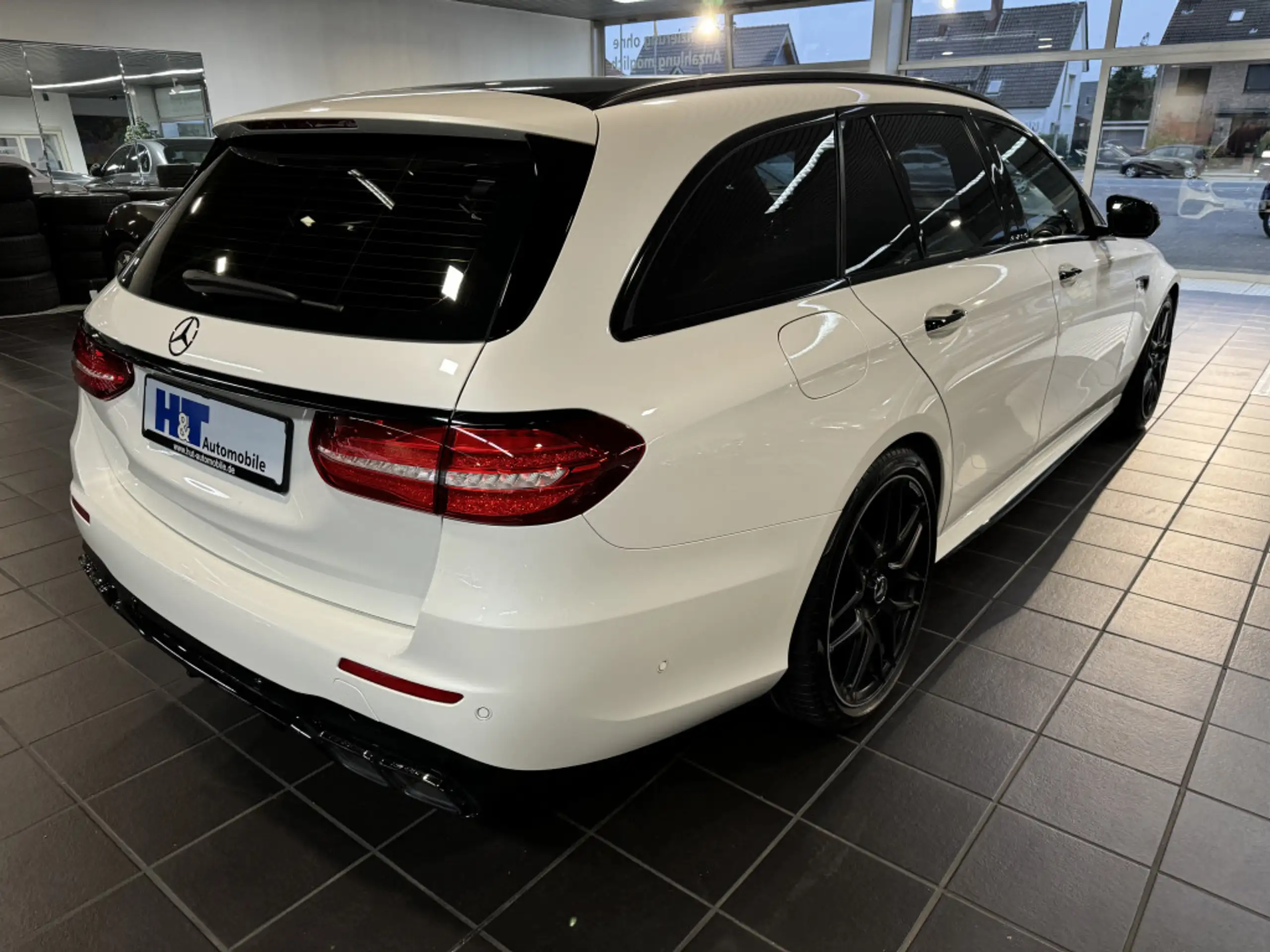 Mercedes-Benz - E 63 AMG