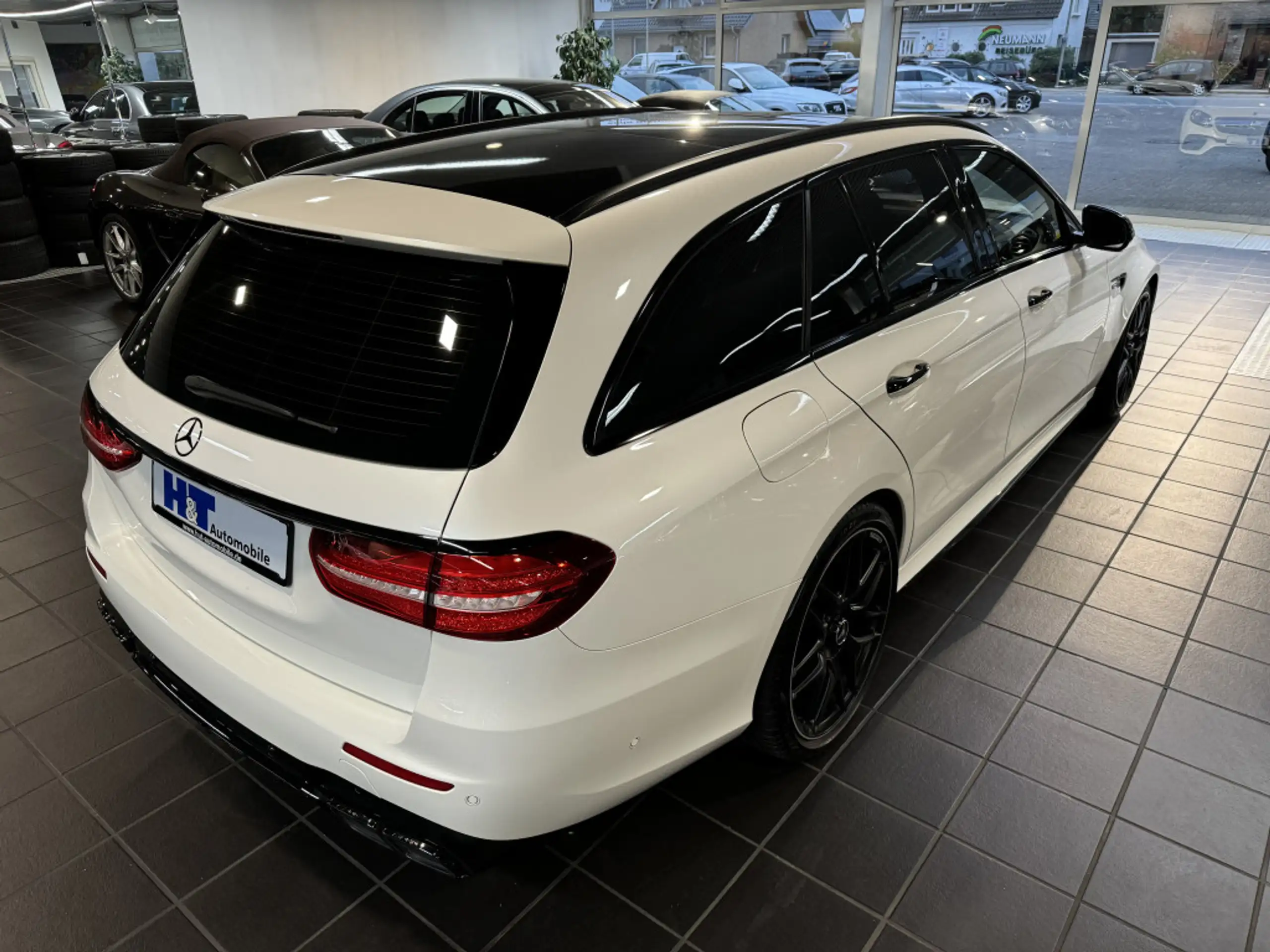 Mercedes-Benz - E 63 AMG