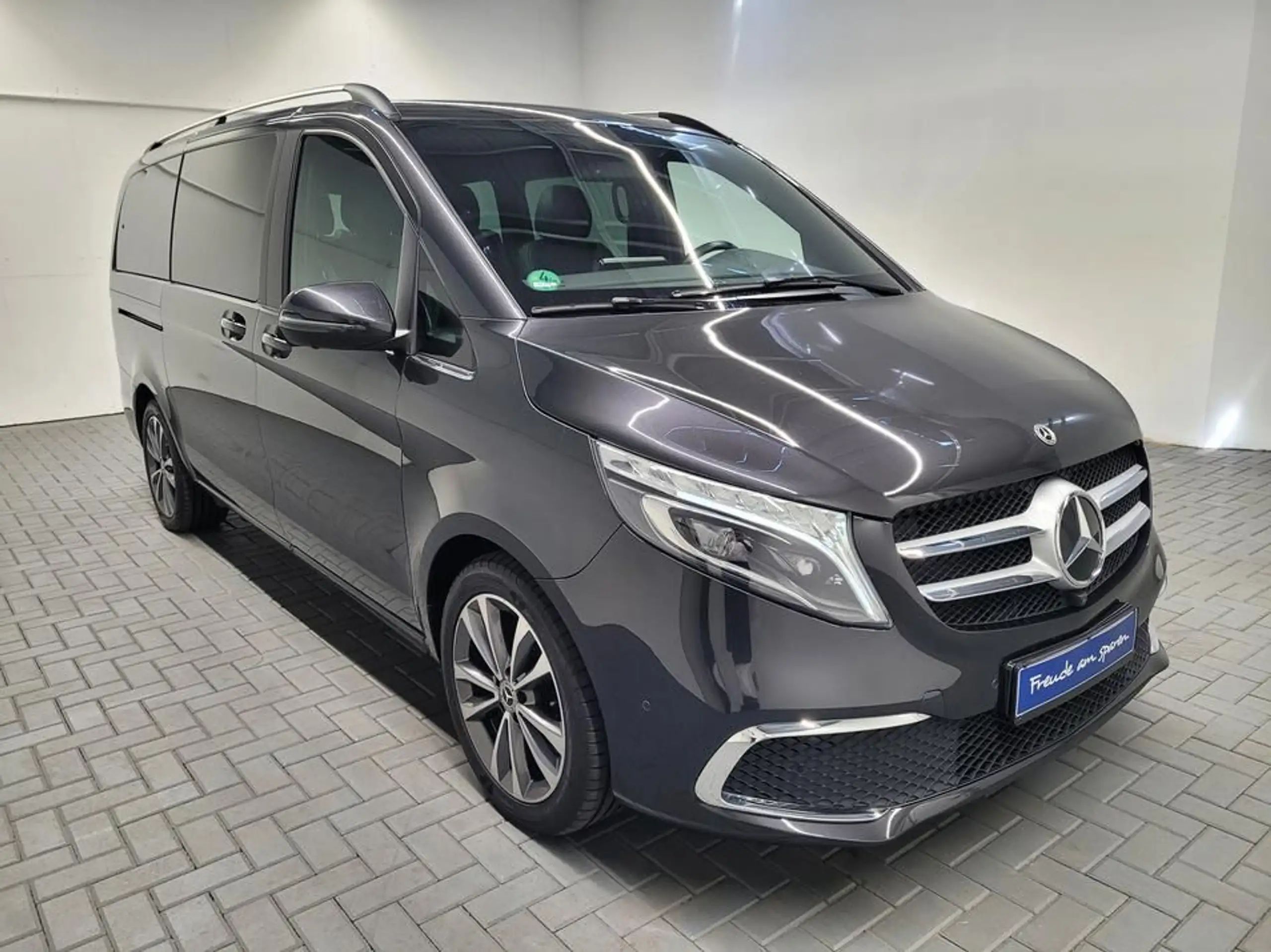 Mercedes-Benz - V 300