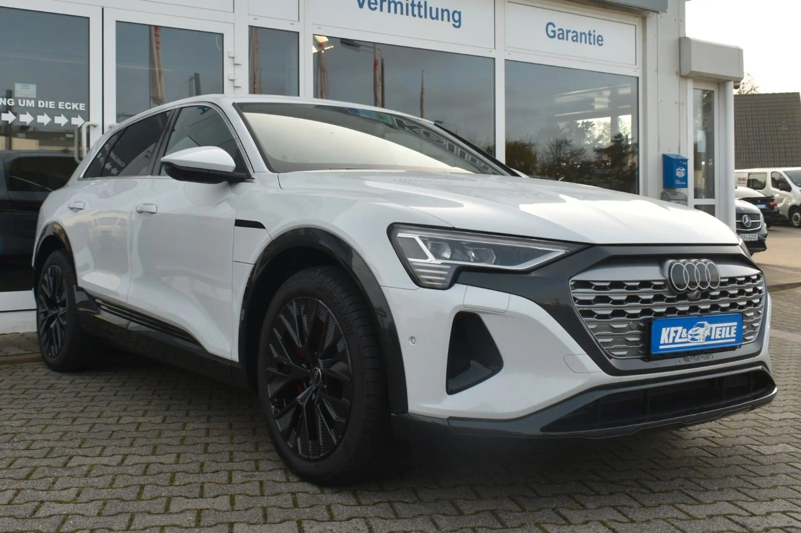 Audi - Q8