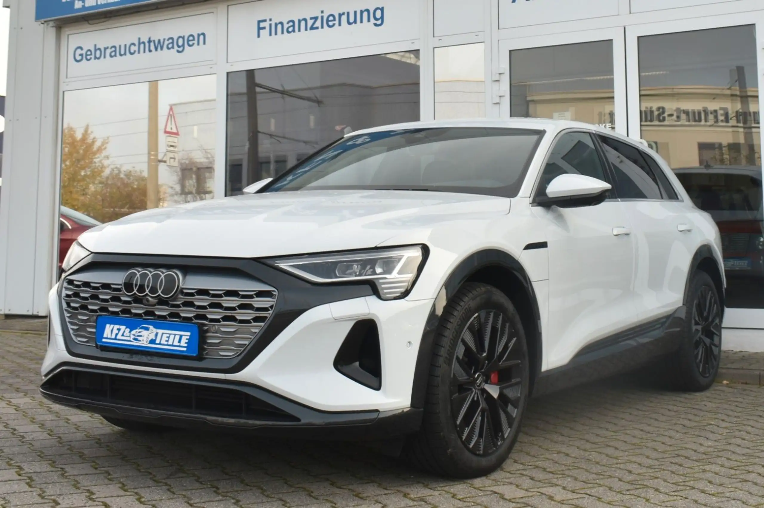 Audi - Q8