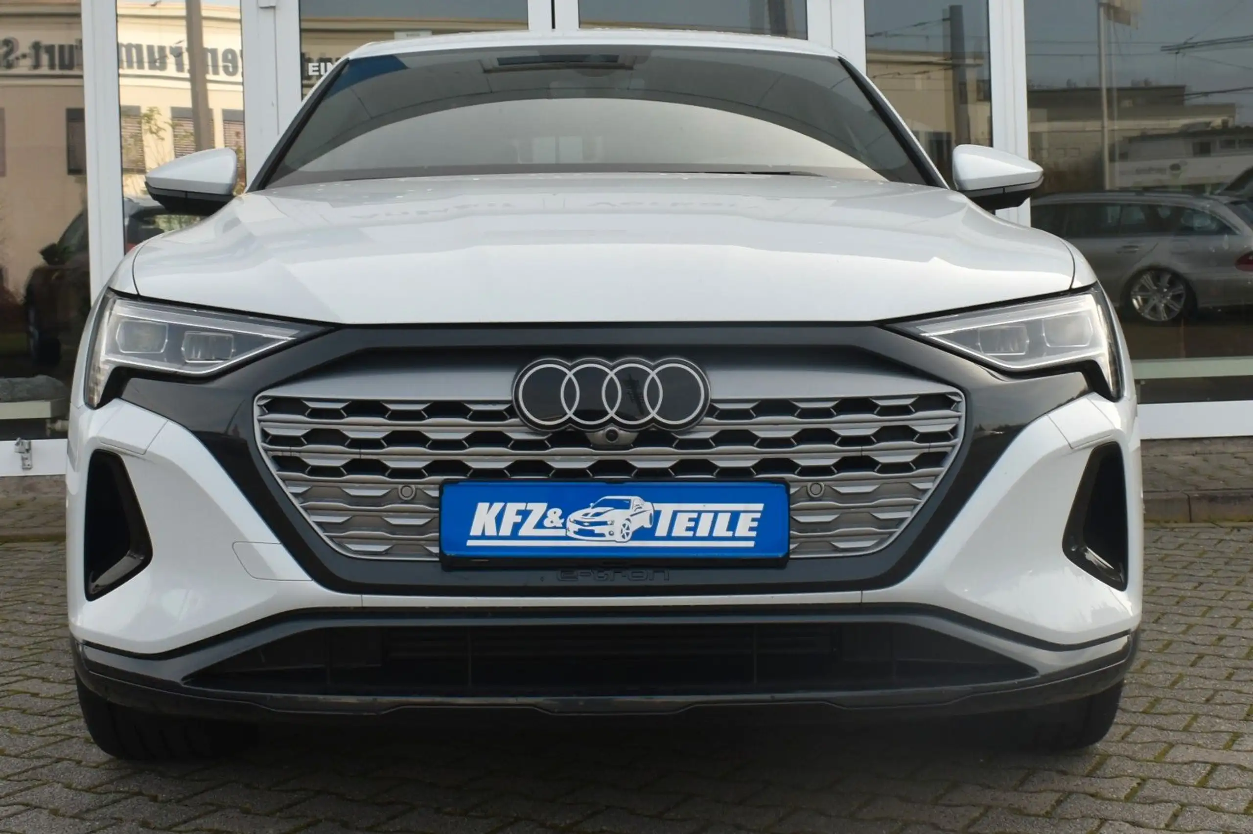 Audi - Q8