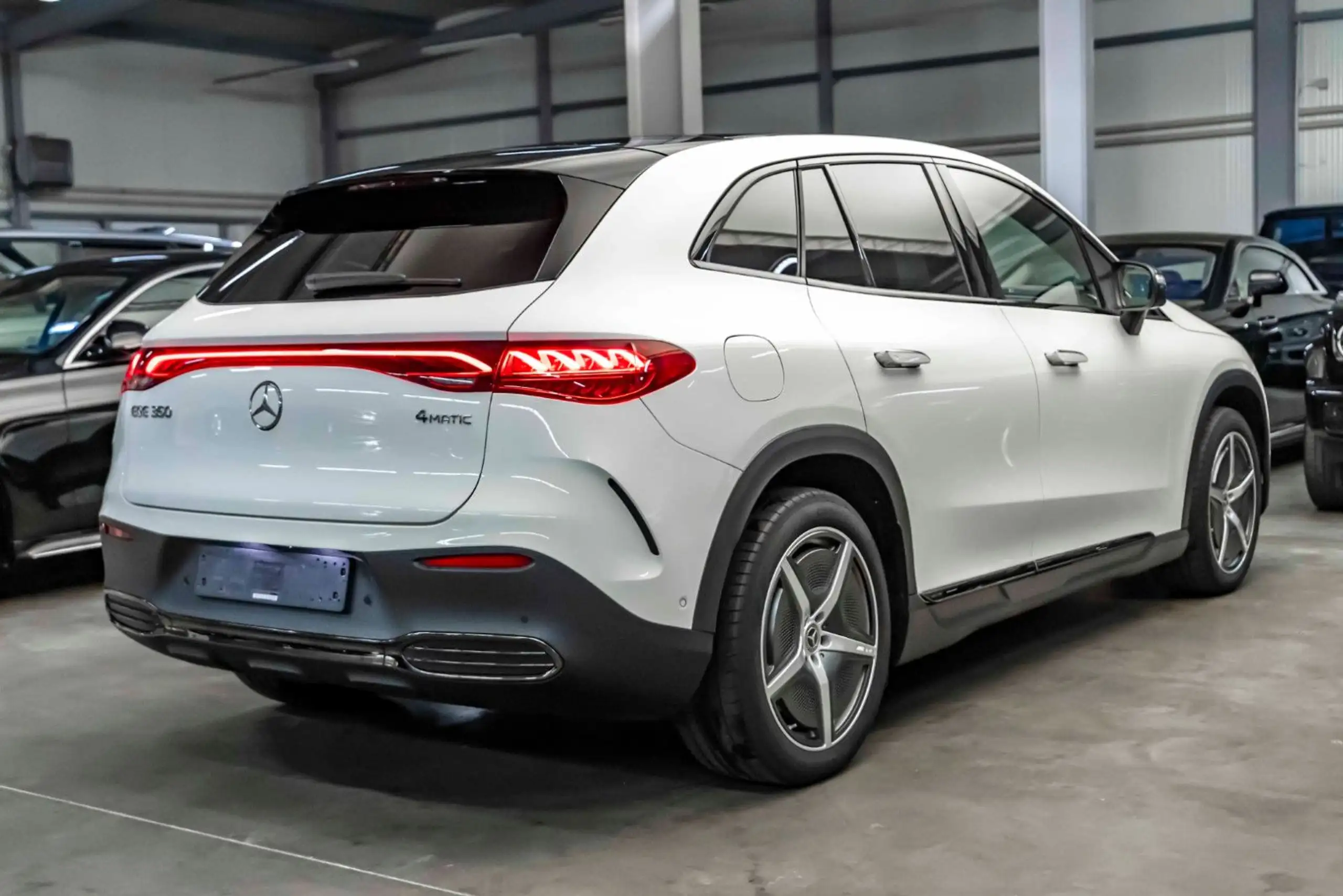 Mercedes-Benz - EQE SUV