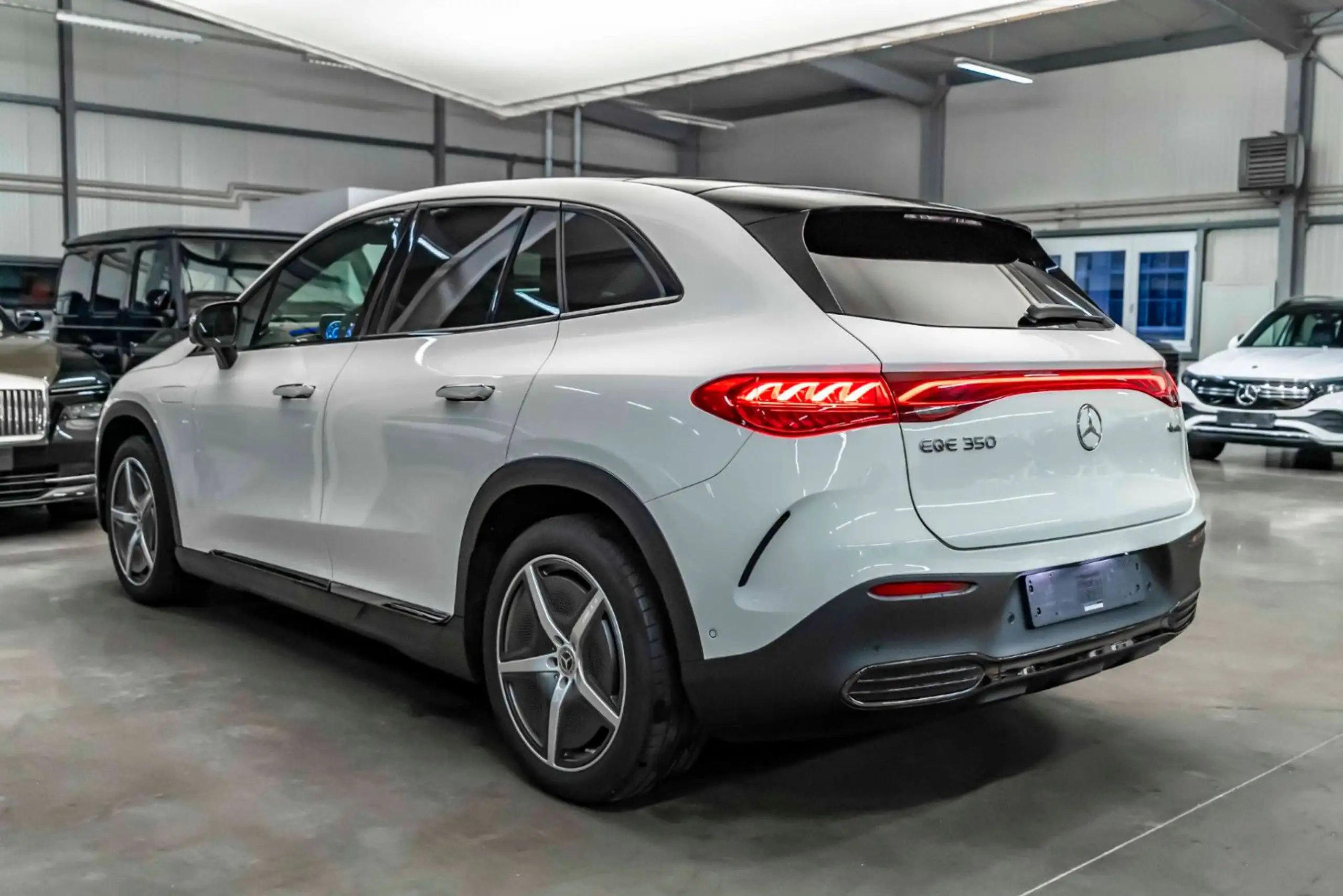 Mercedes-Benz - EQE SUV