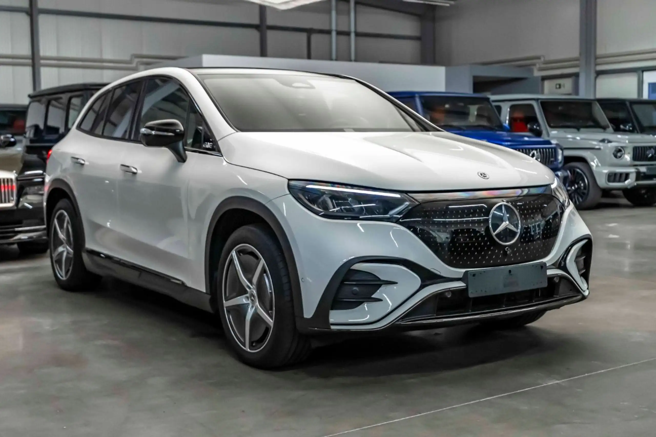 Mercedes-Benz - EQE SUV