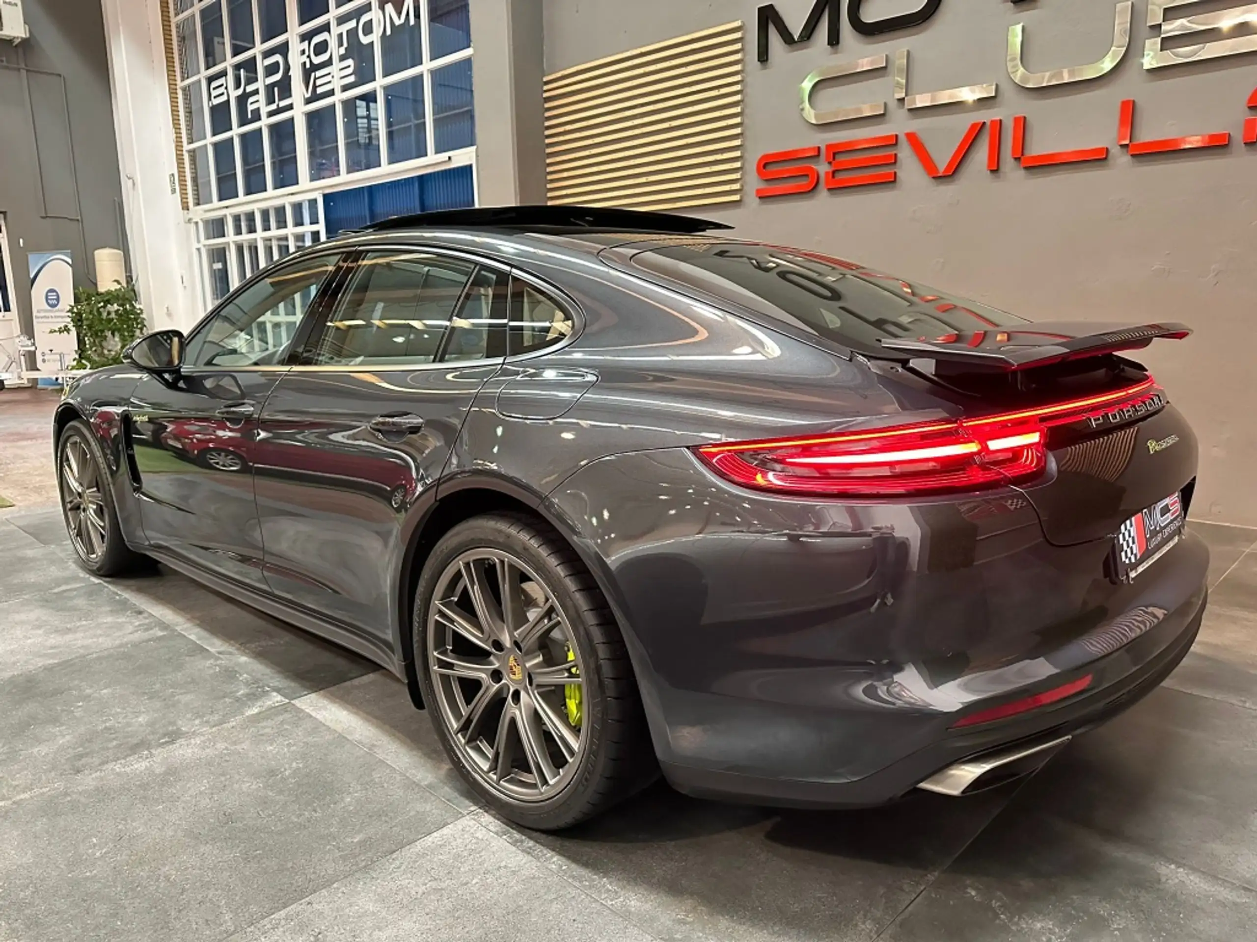 Porsche - Panamera