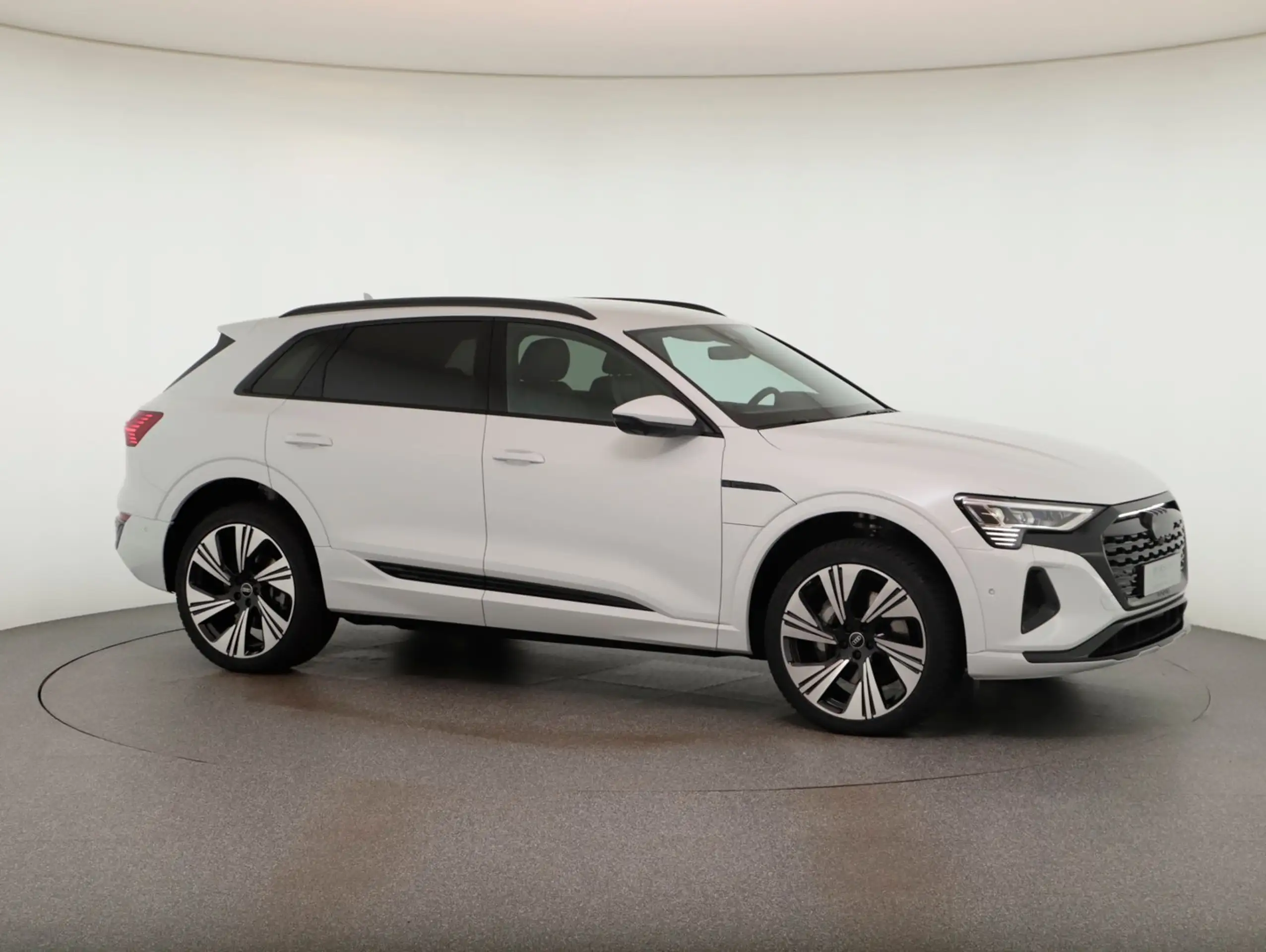 Audi - Q8