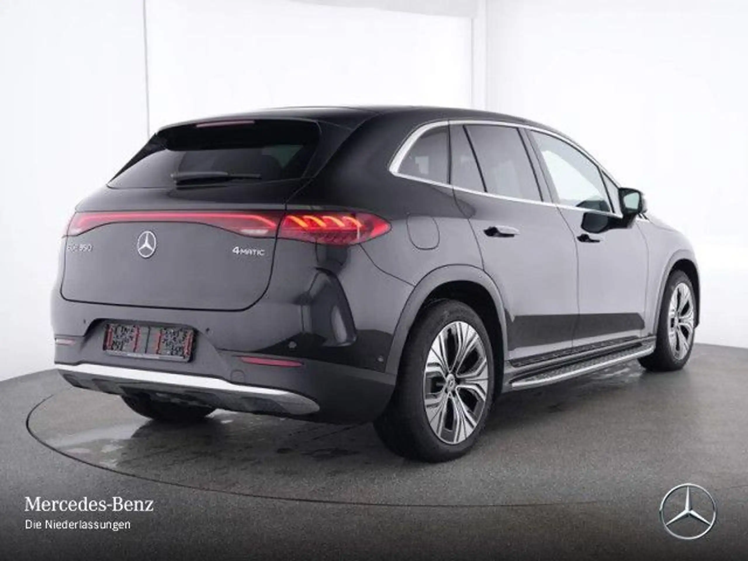 Mercedes-Benz - EQE SUV