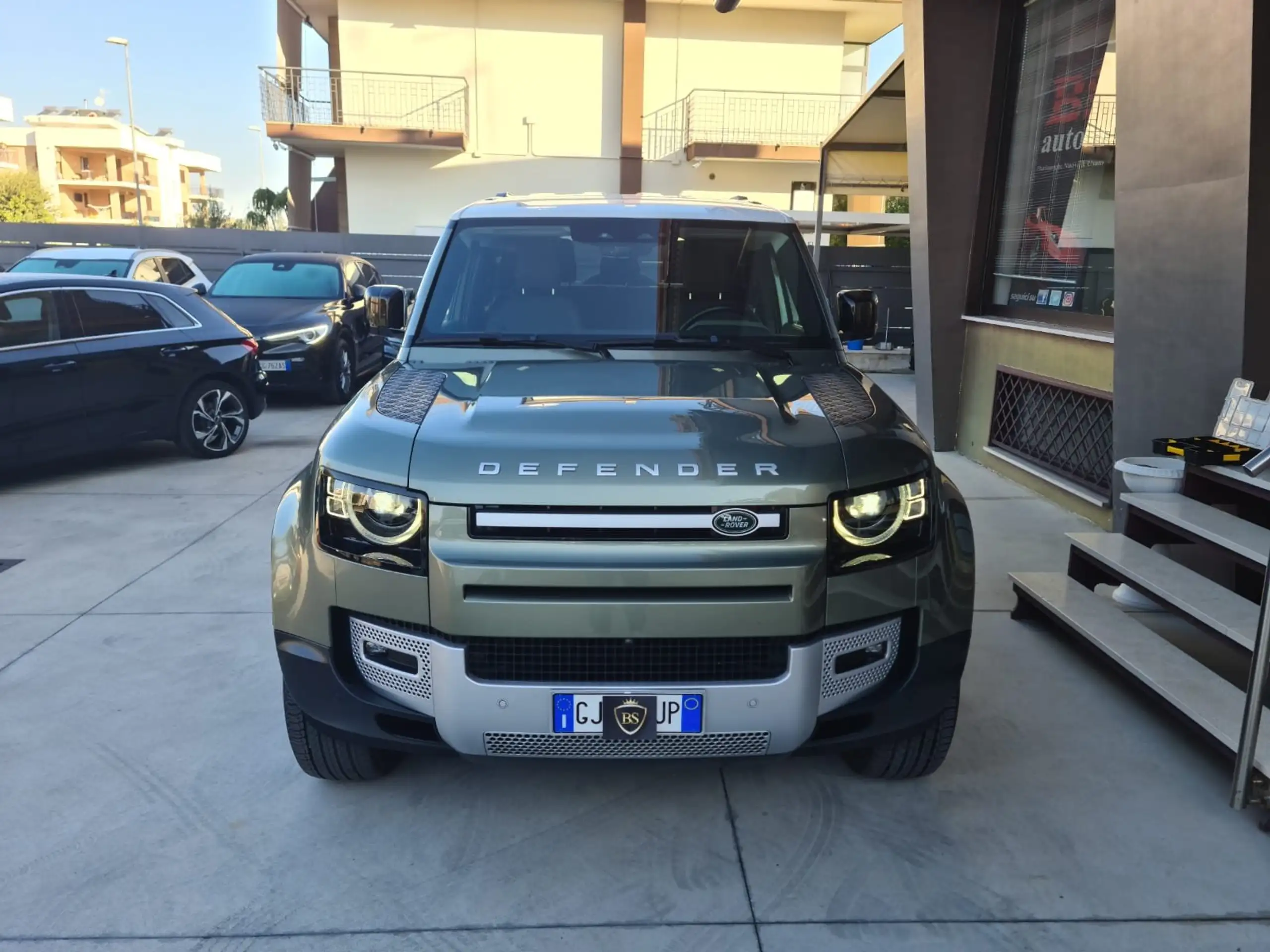 Land Rover - Defender