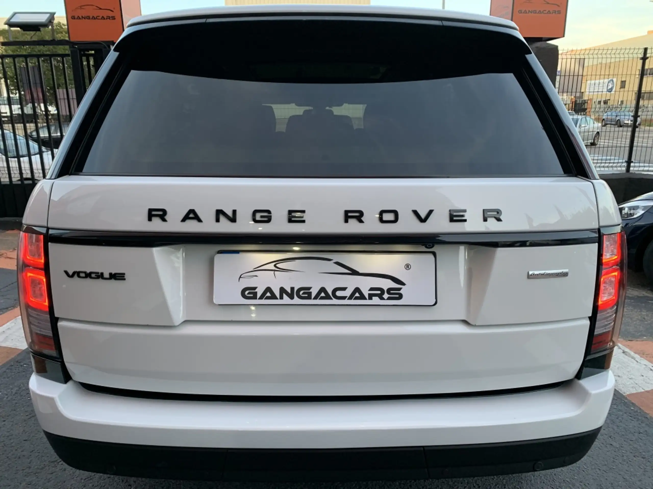 Land Rover - Range Rover