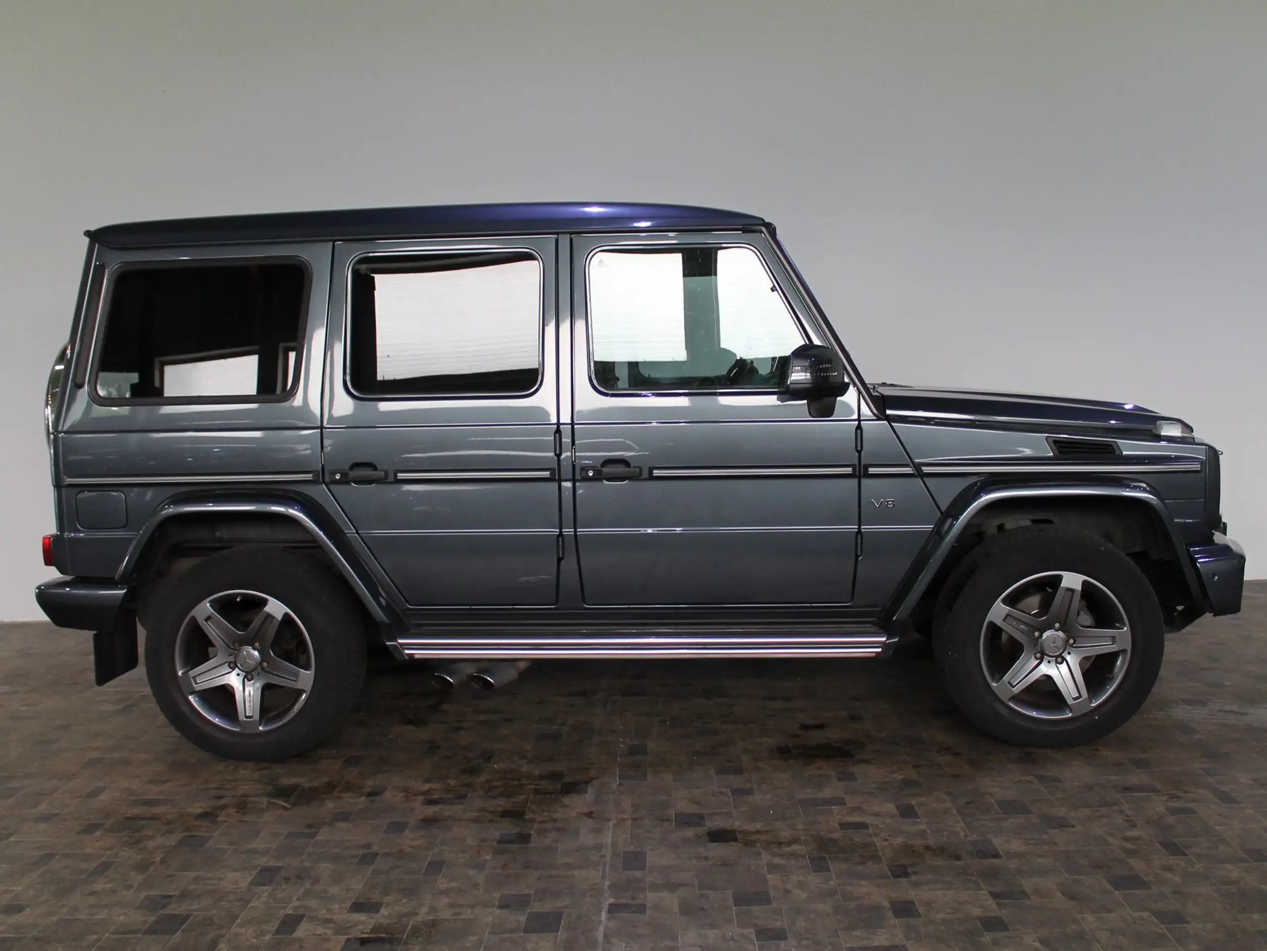 Mercedes-Benz - G 500