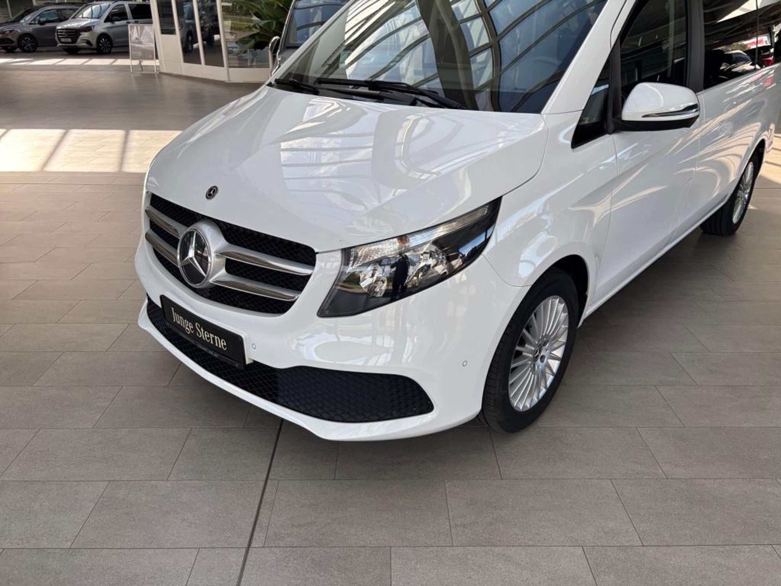 Mercedes-Benz - V 250