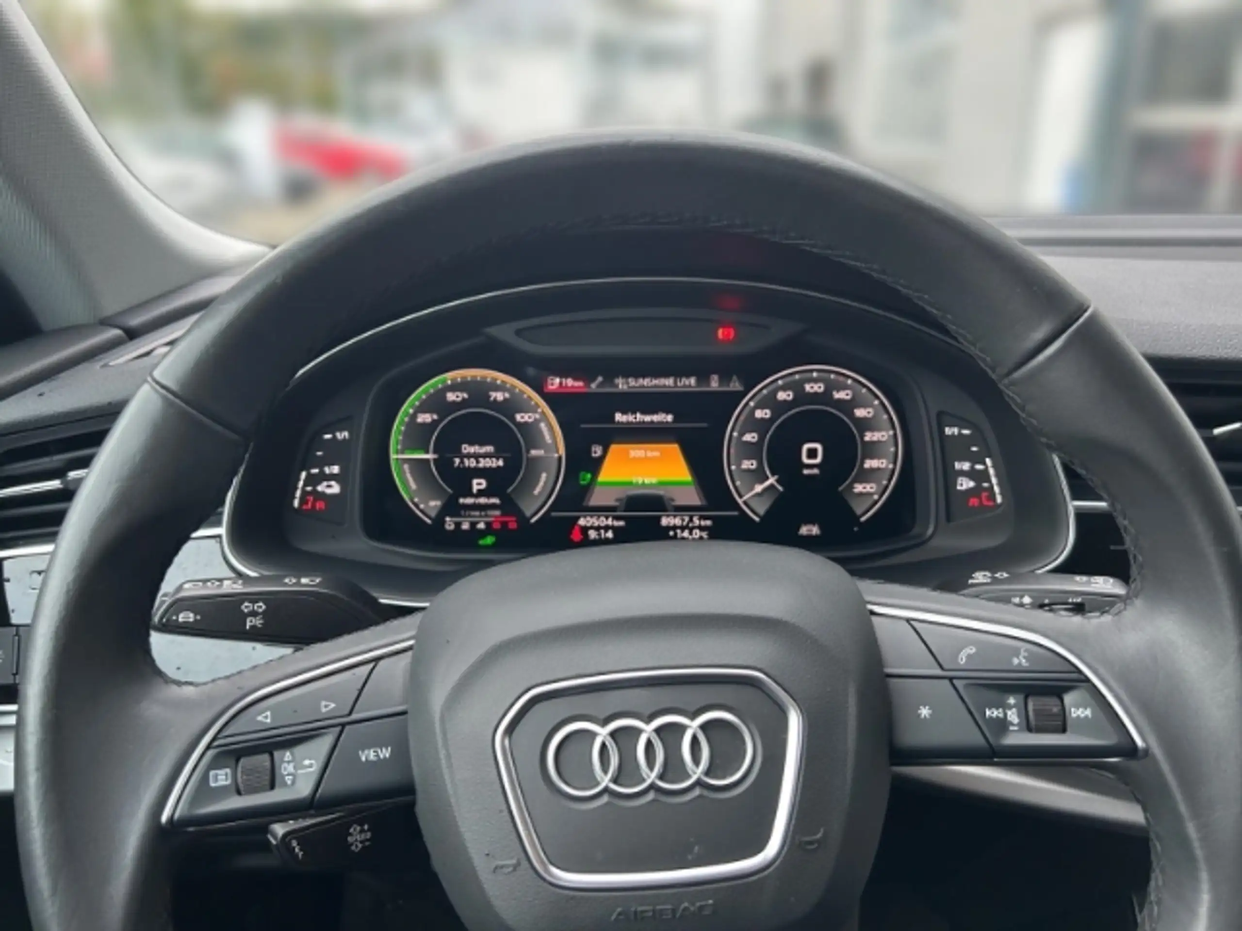 Audi - Q8