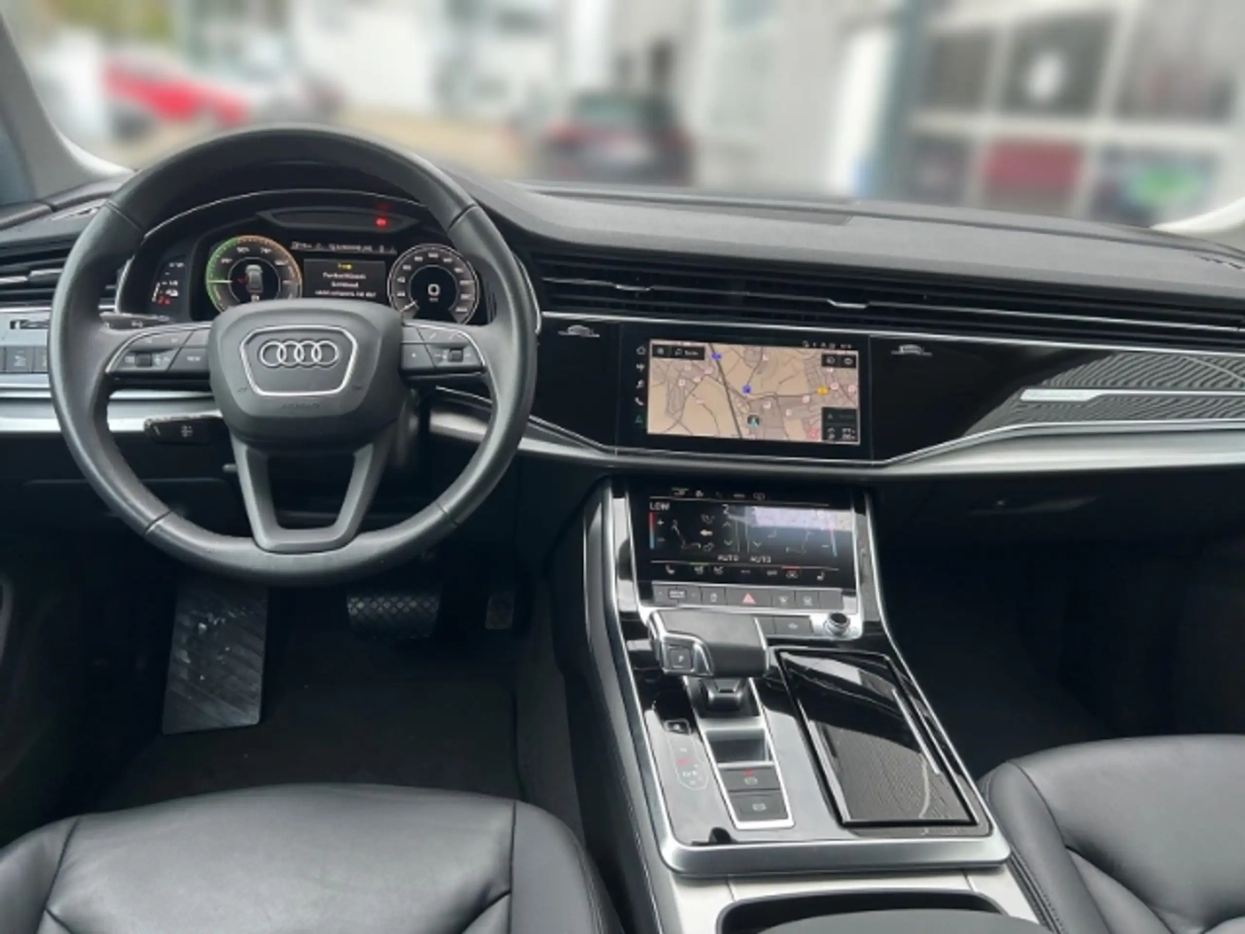 Audi - Q8