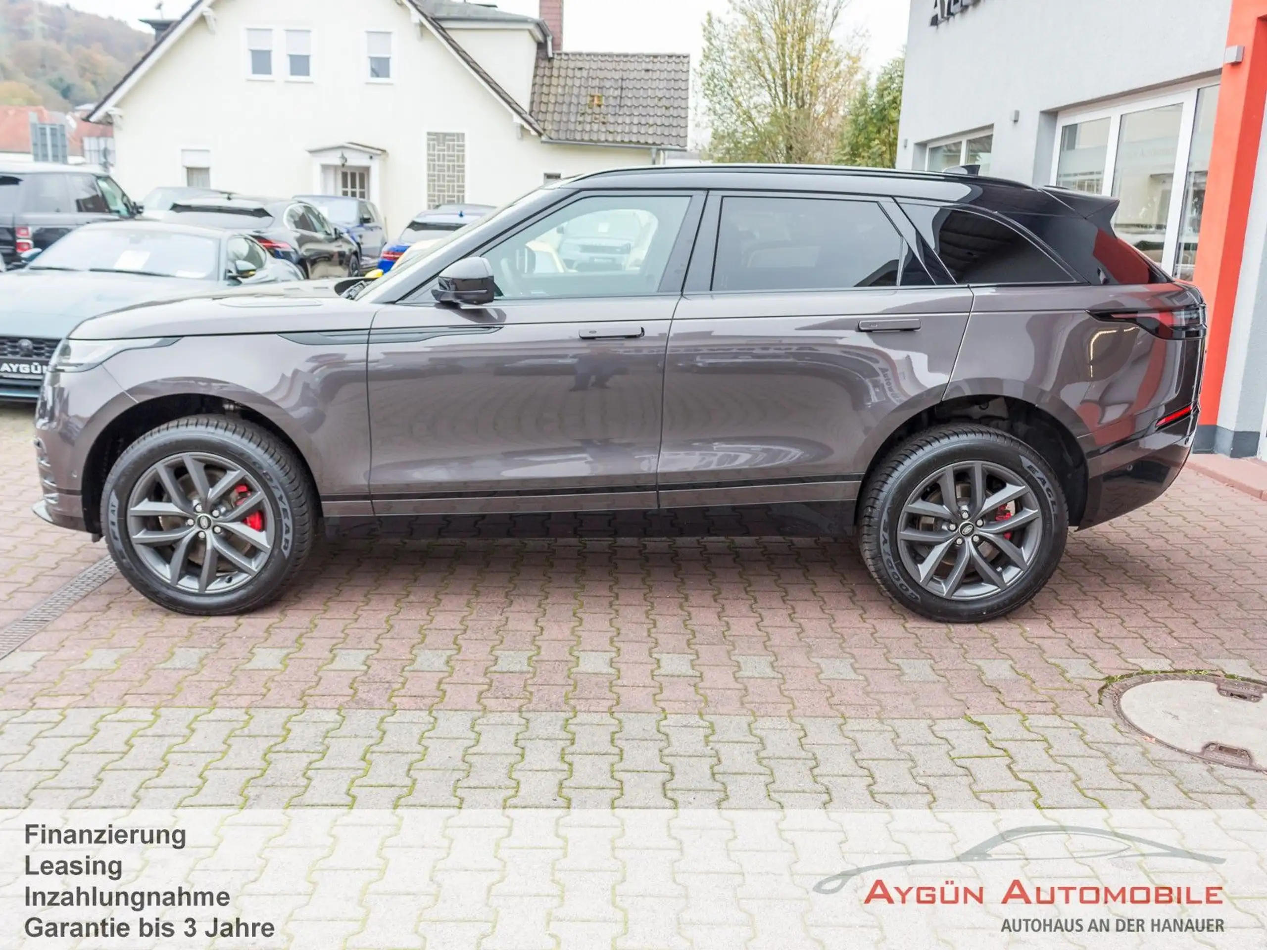 Land Rover - Range Rover Velar