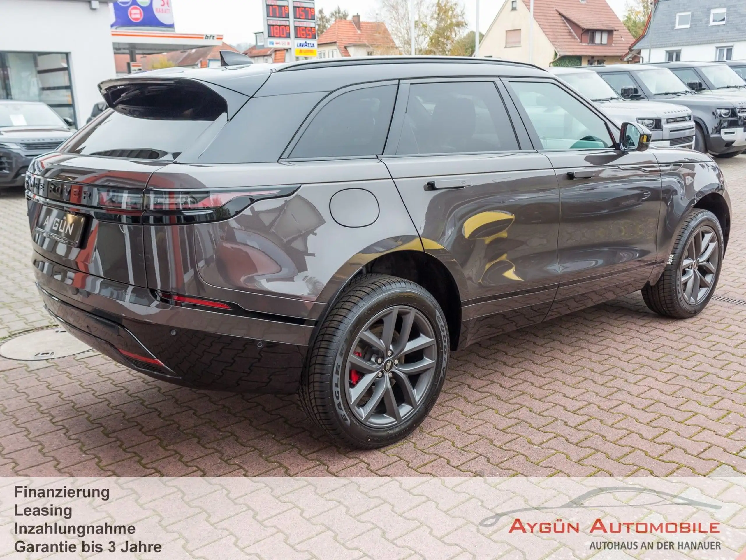 Land Rover - Range Rover Velar