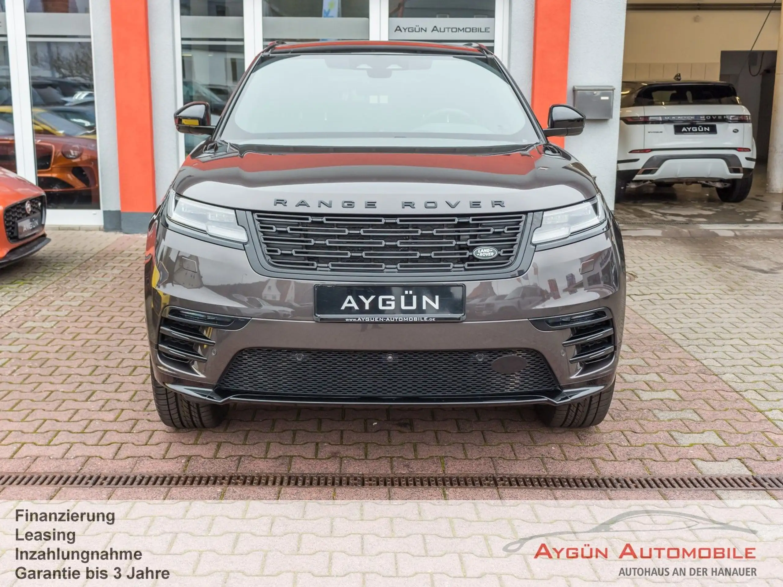 Land Rover - Range Rover Velar