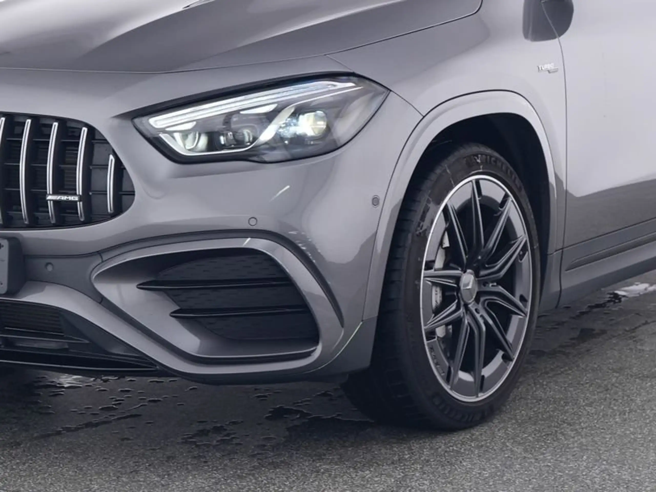 Mercedes-Benz - GLA 35 AMG