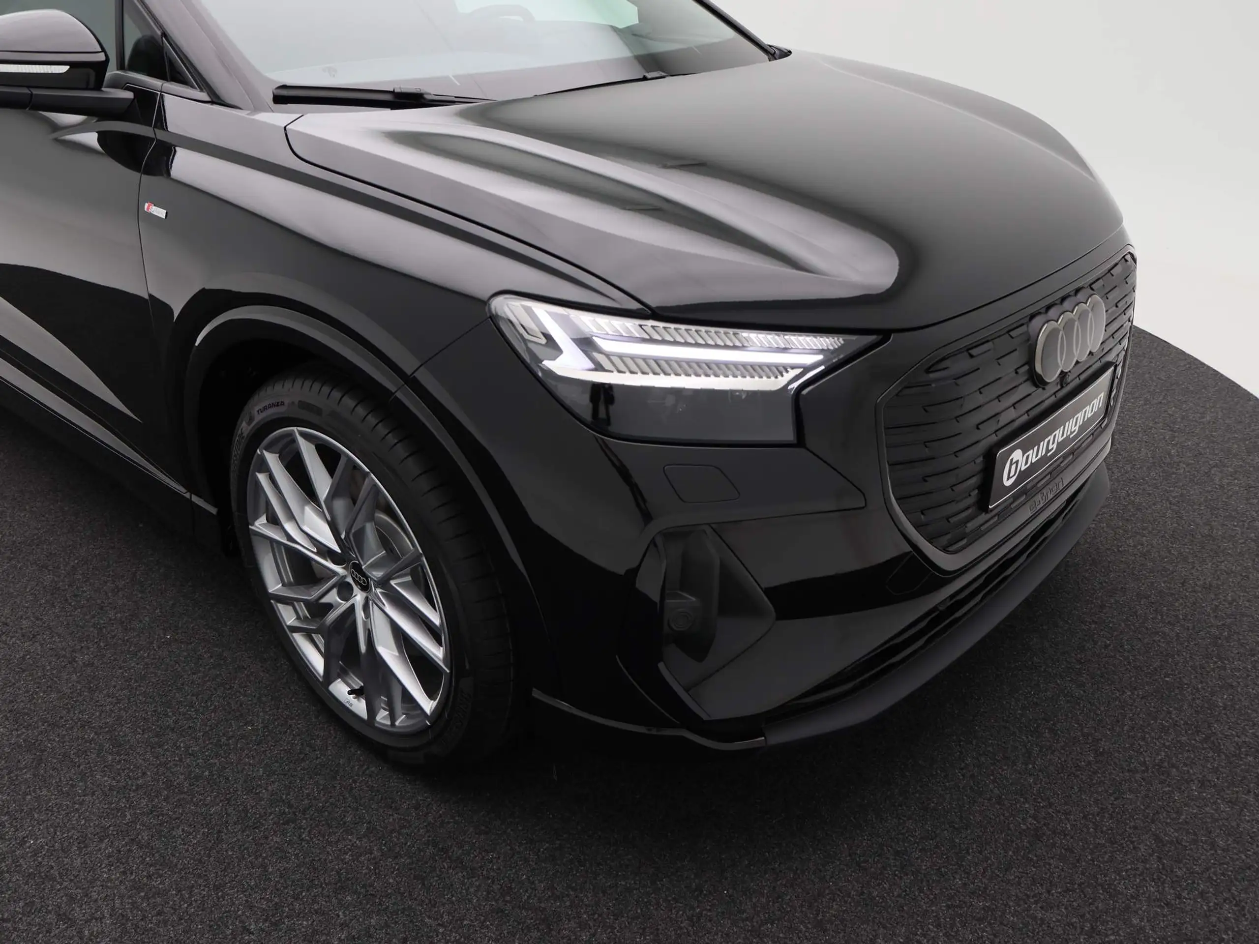 Audi - Q4 e-tron