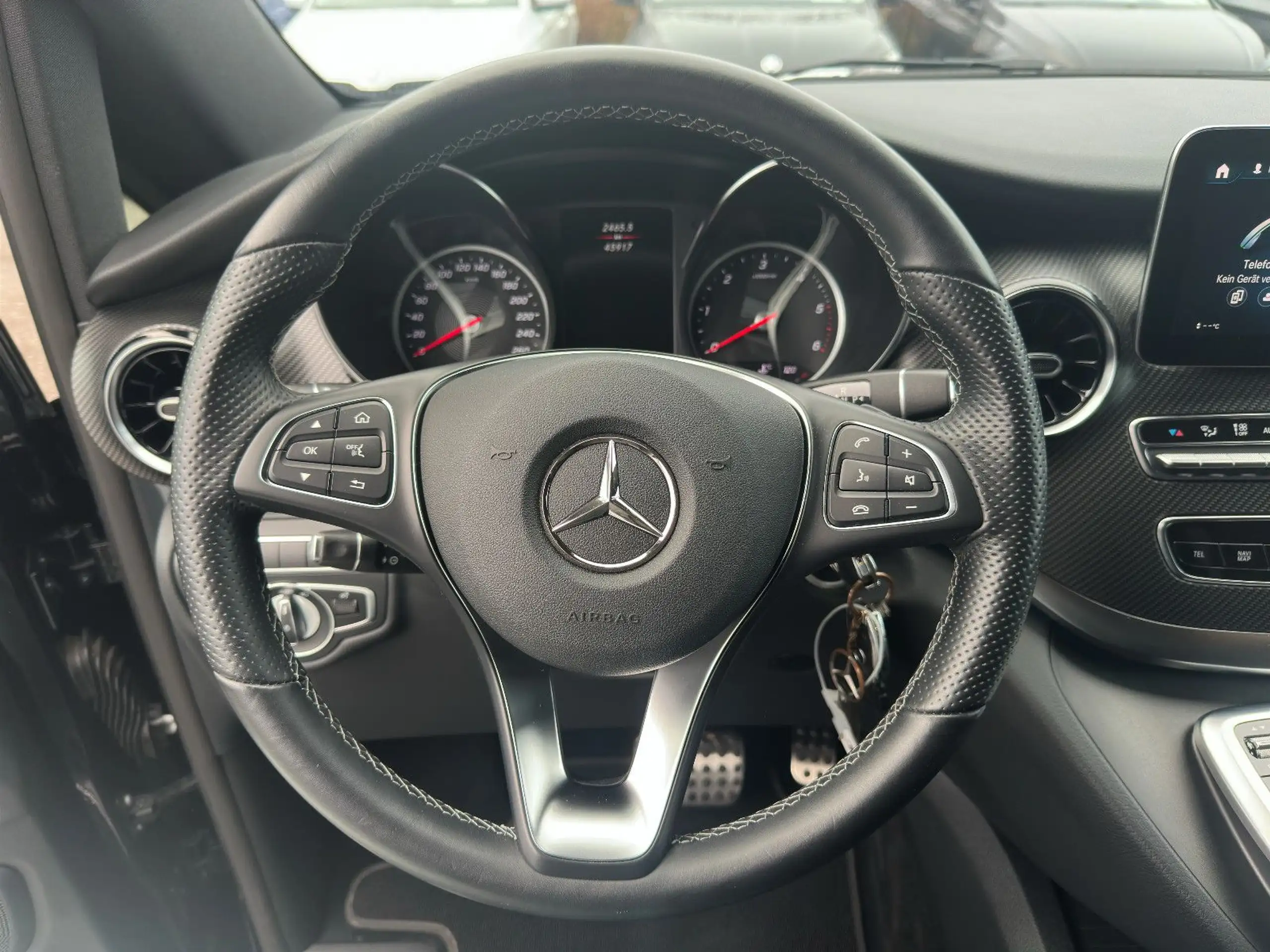 Mercedes-Benz - V 300