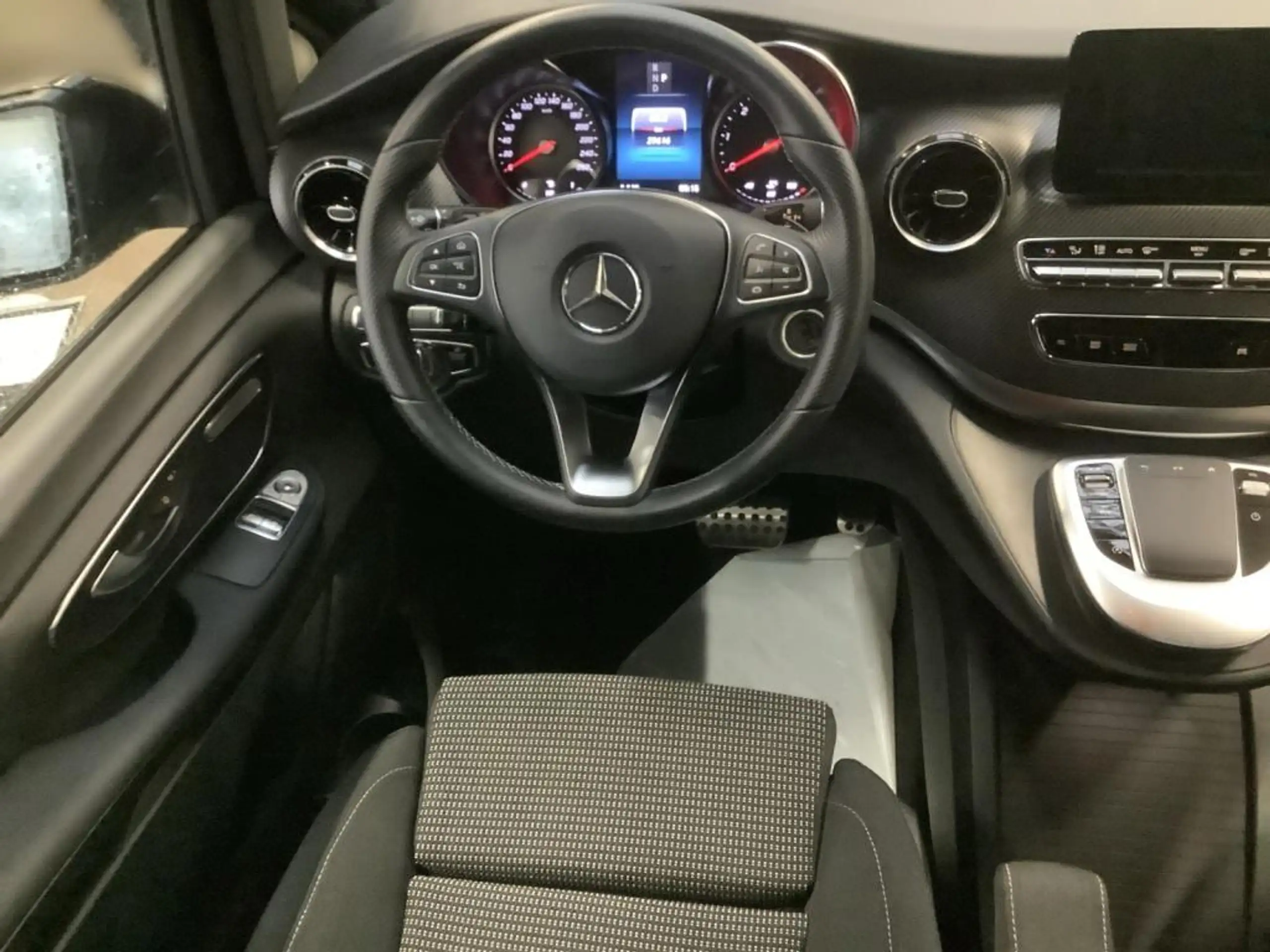 Mercedes-Benz - V 250