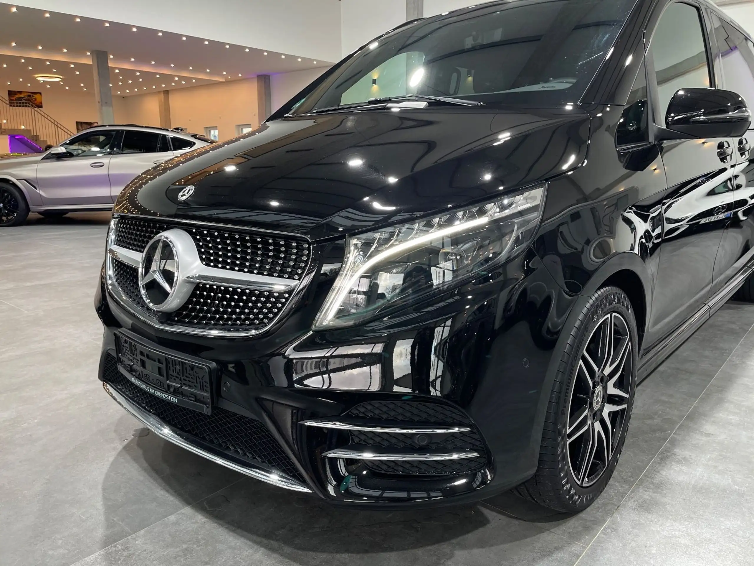 Mercedes-Benz - V 250