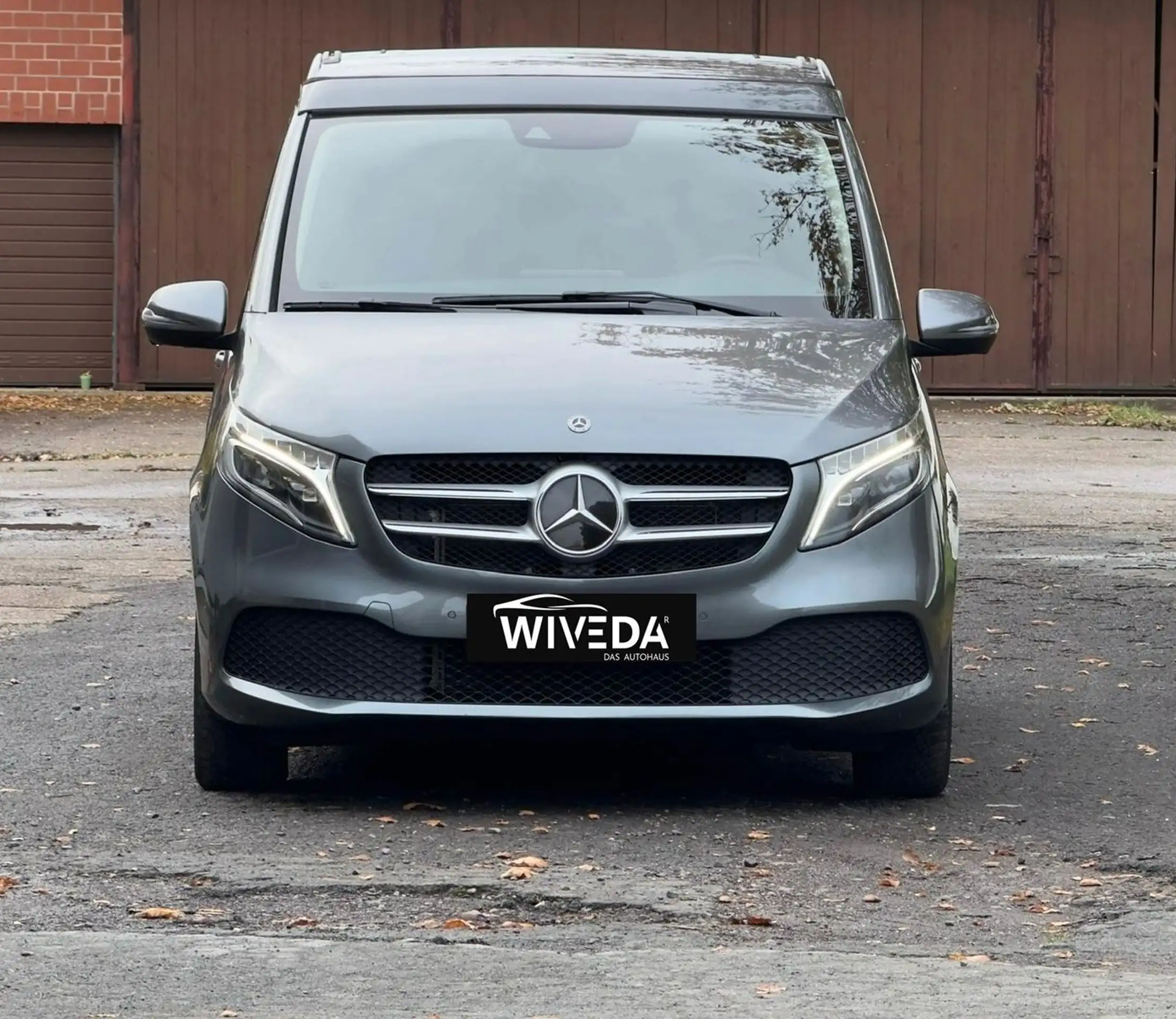 Mercedes-Benz - V 250