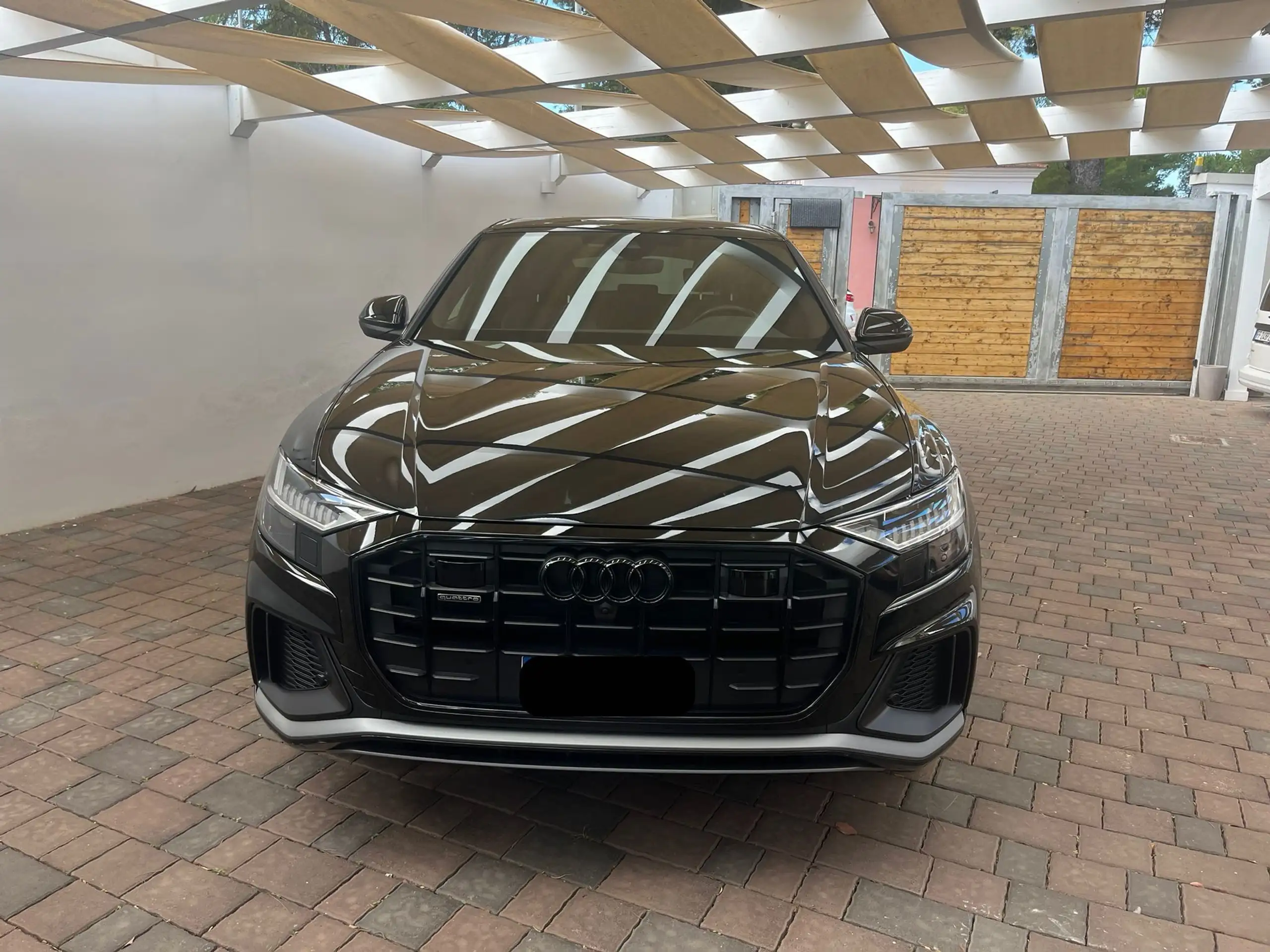 Audi - Q8