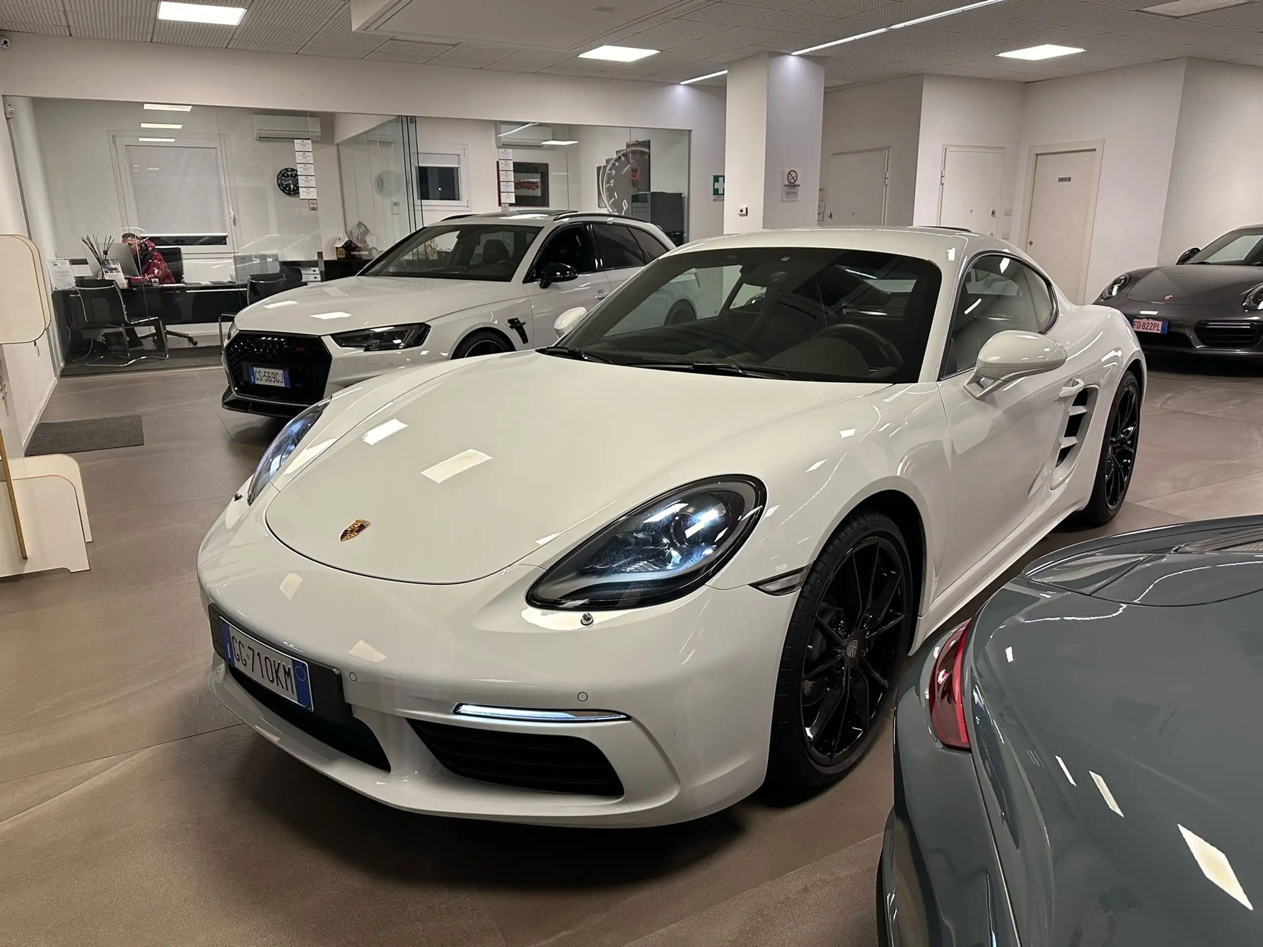 Porsche - Cayman