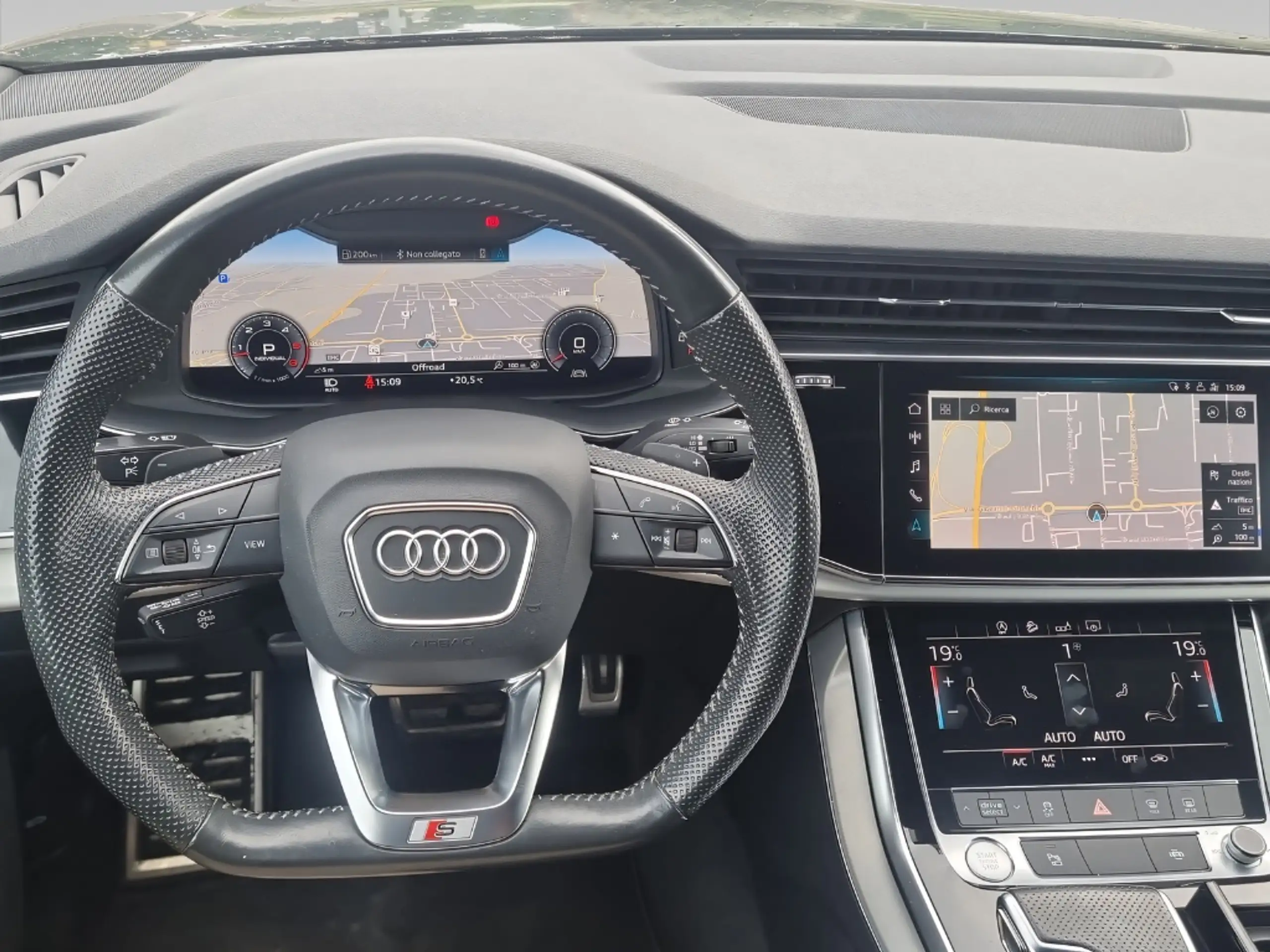 Audi - Q8