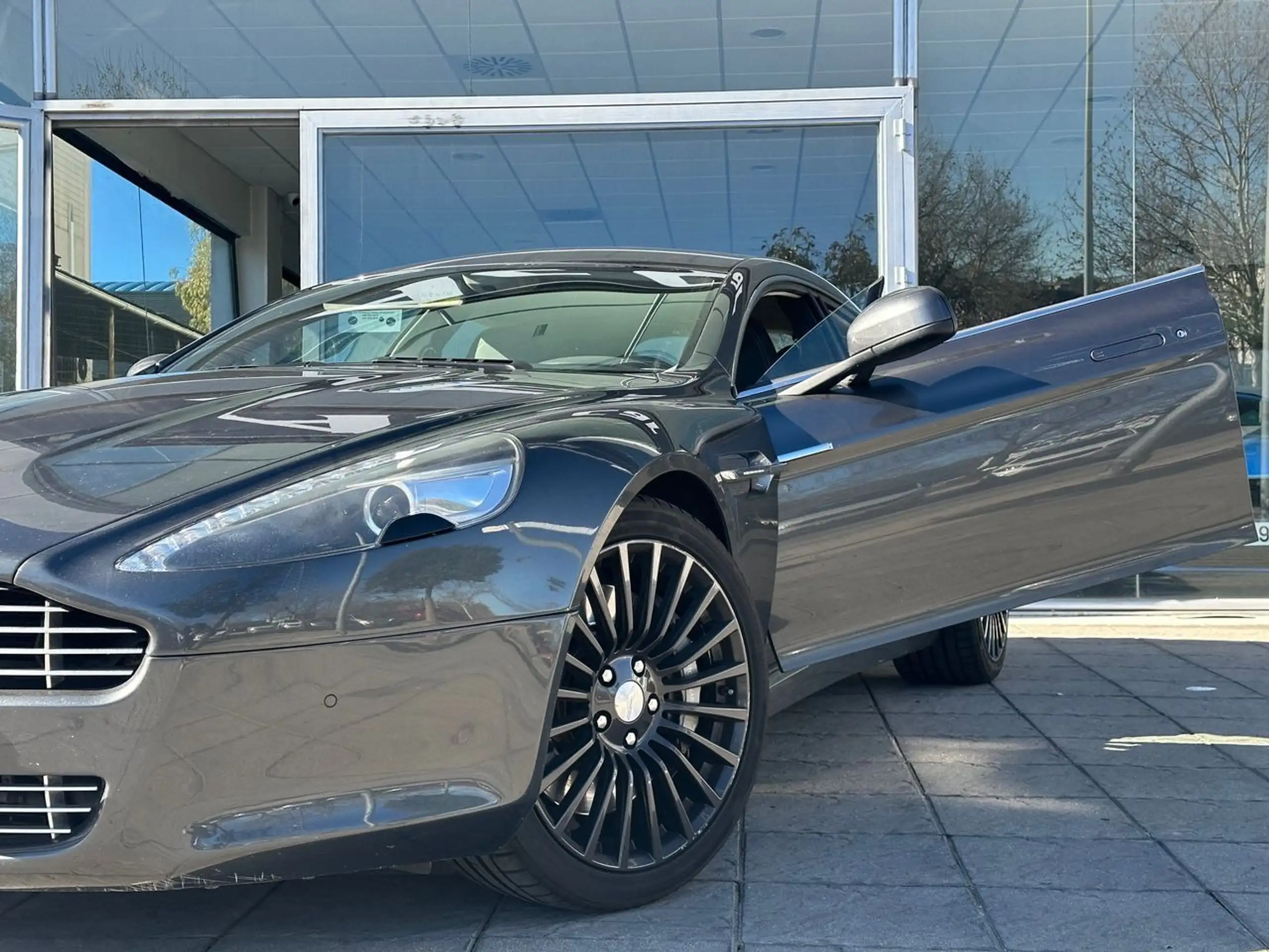 Aston Martin - Rapide