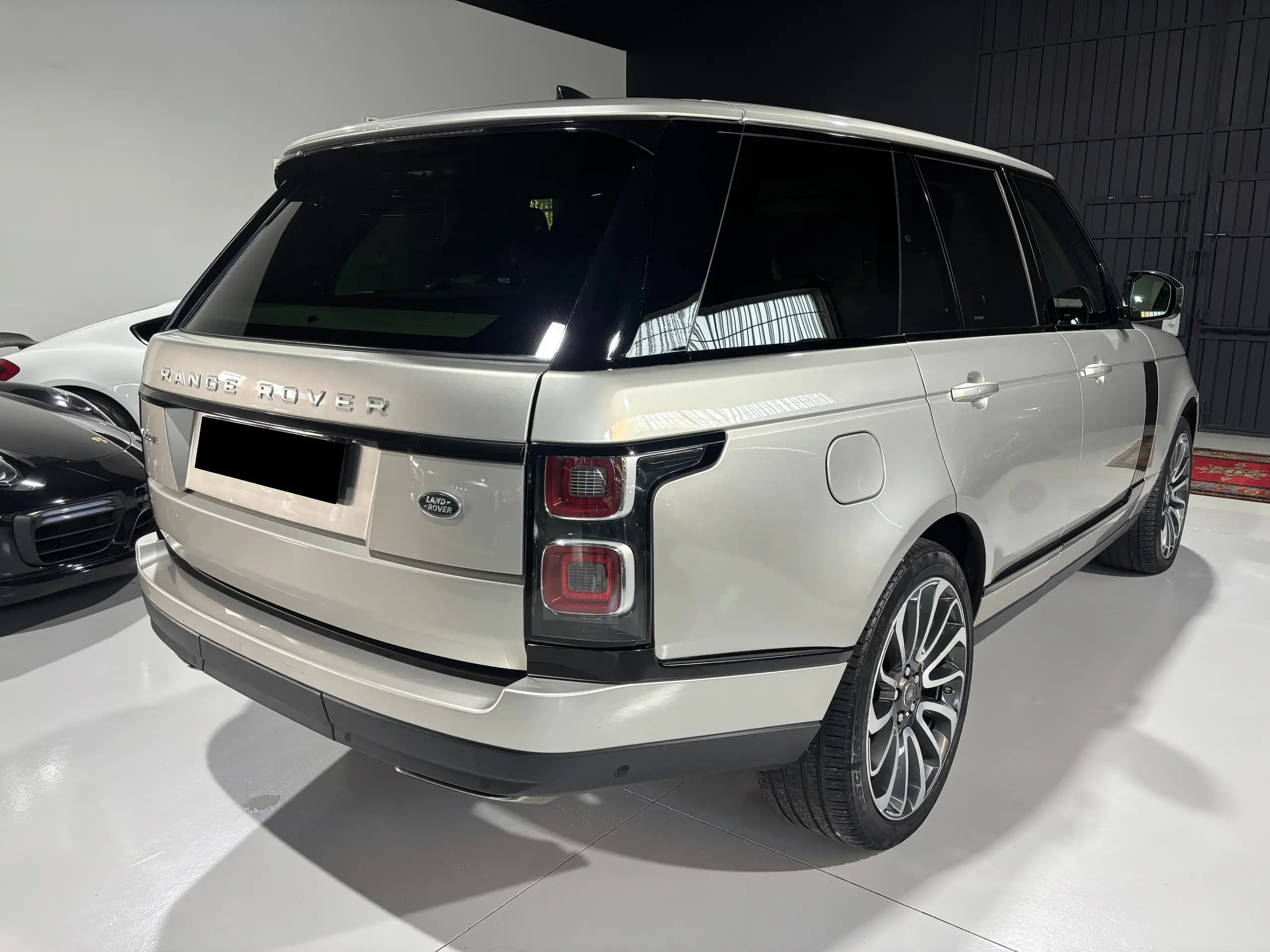 Land Rover - Range Rover