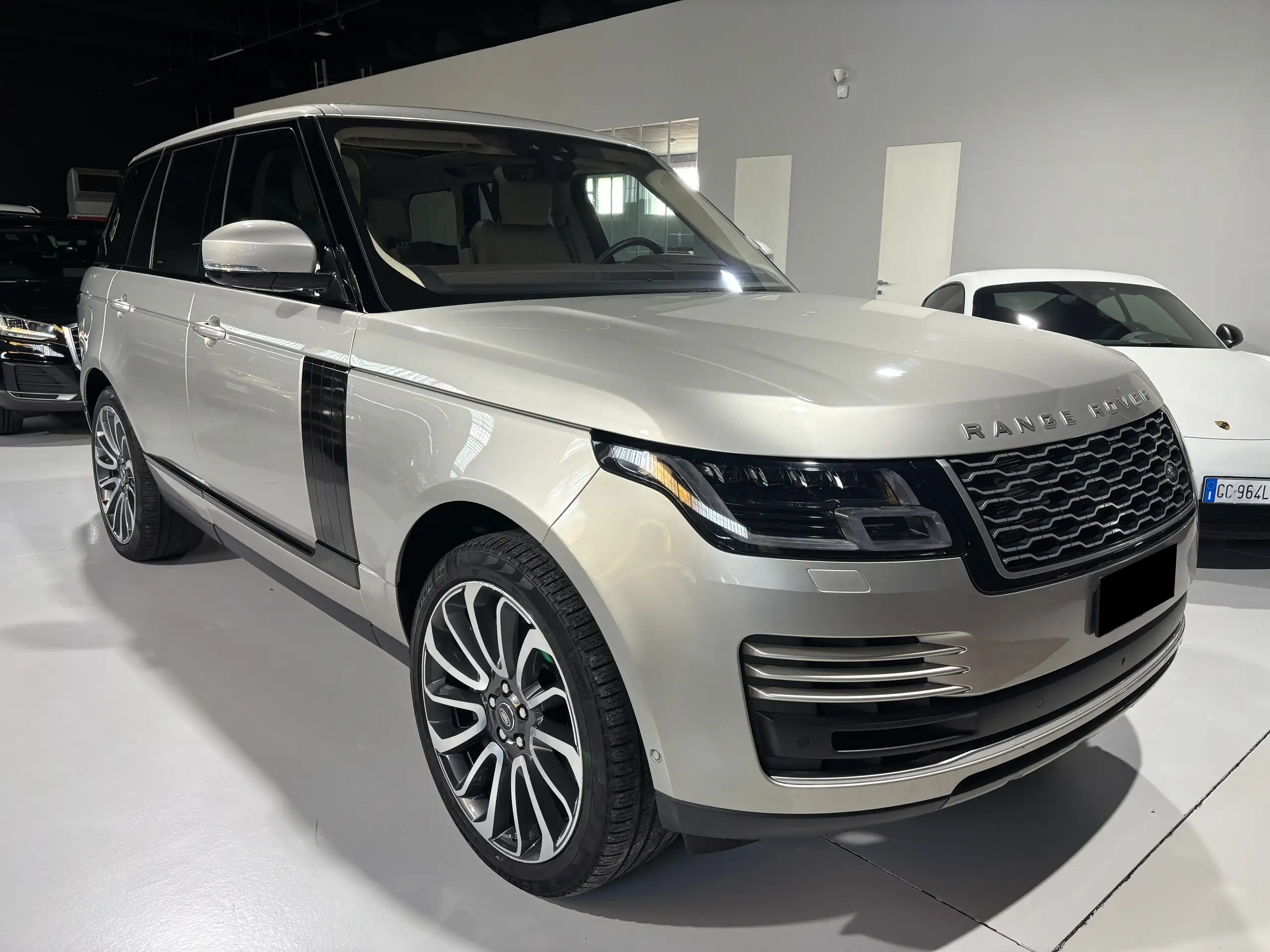 Land Rover - Range Rover