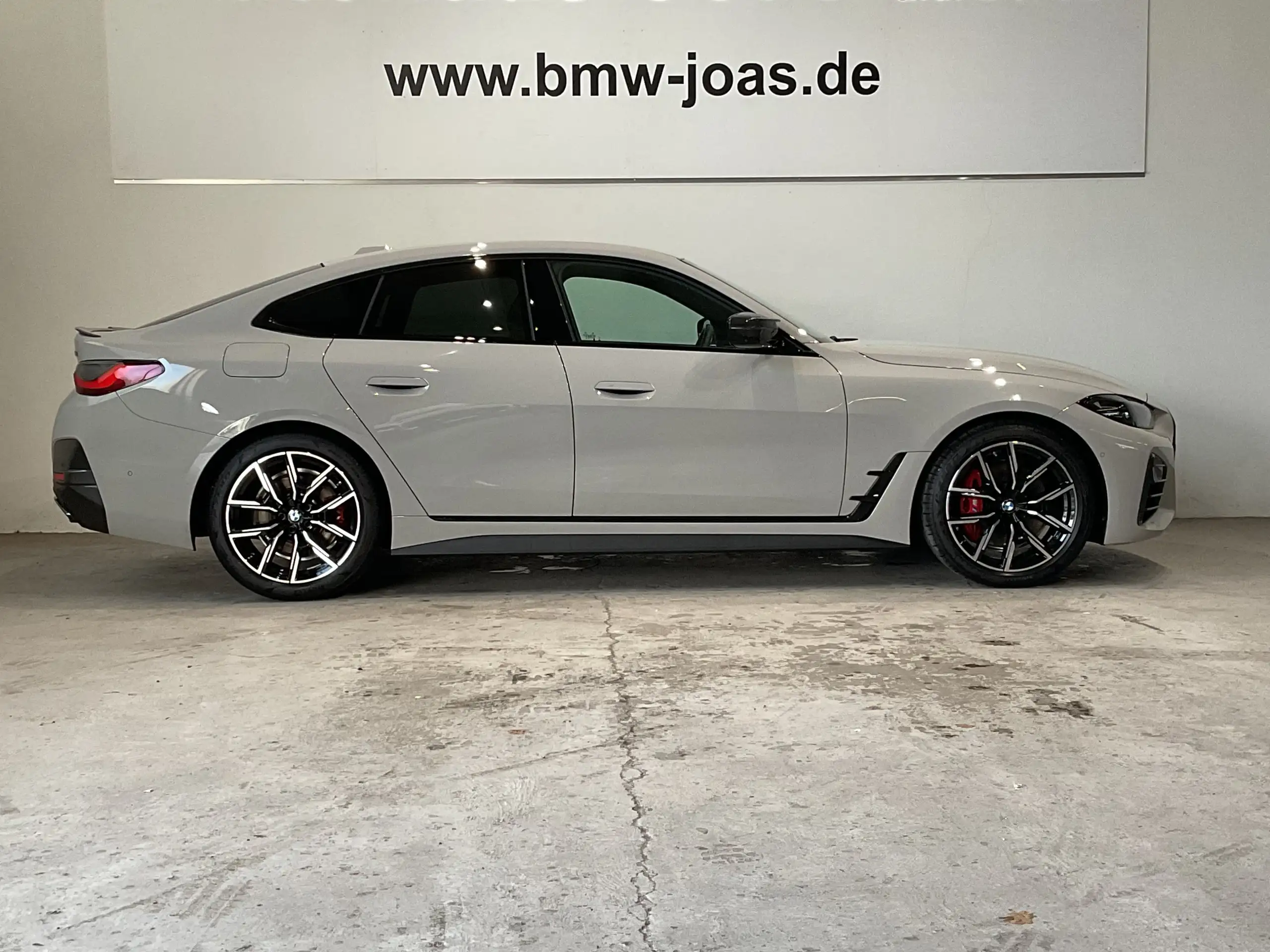 BMW - 440