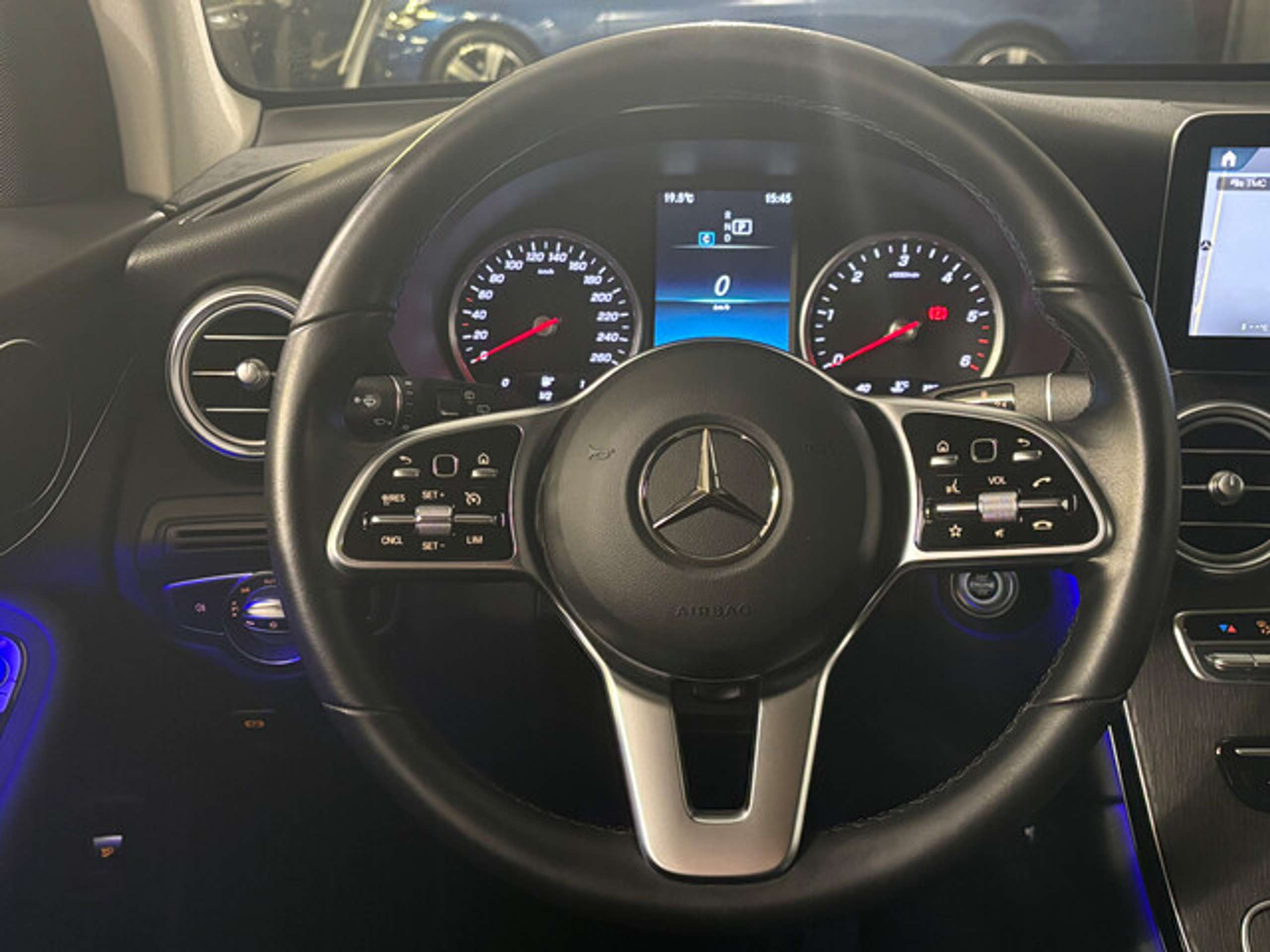 Mercedes-Benz - GLC 220