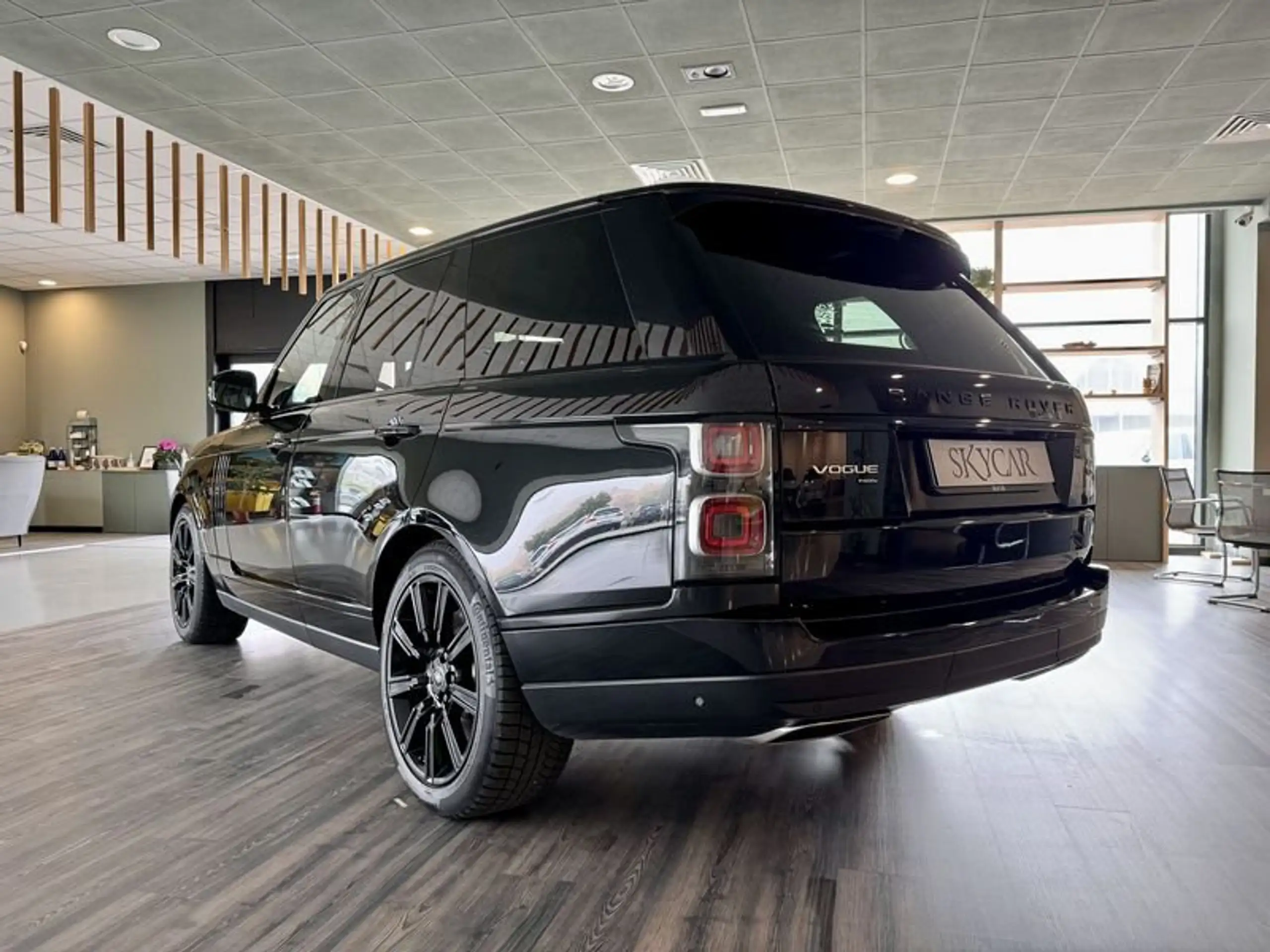 Land Rover - Range Rover