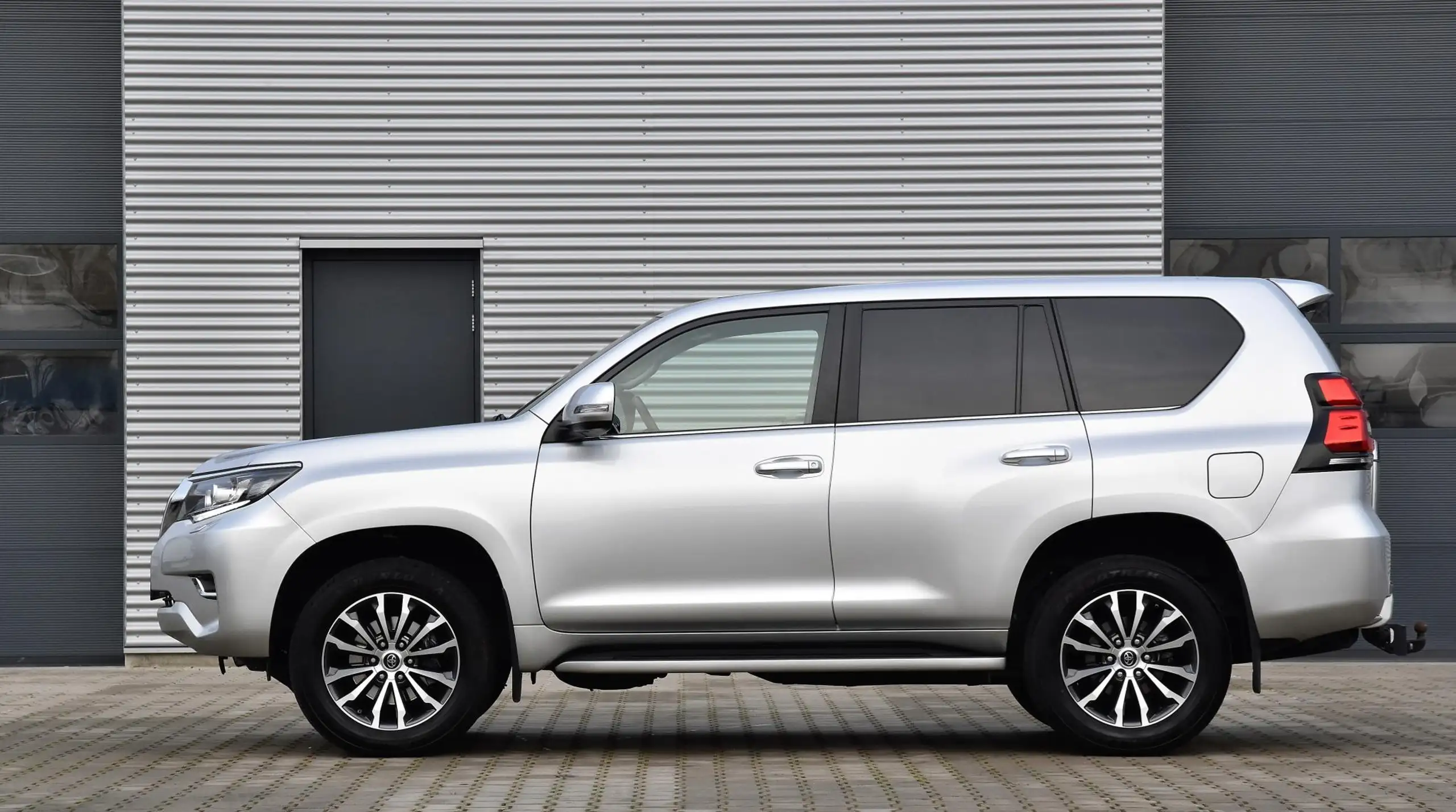 Toyota - Land Cruiser