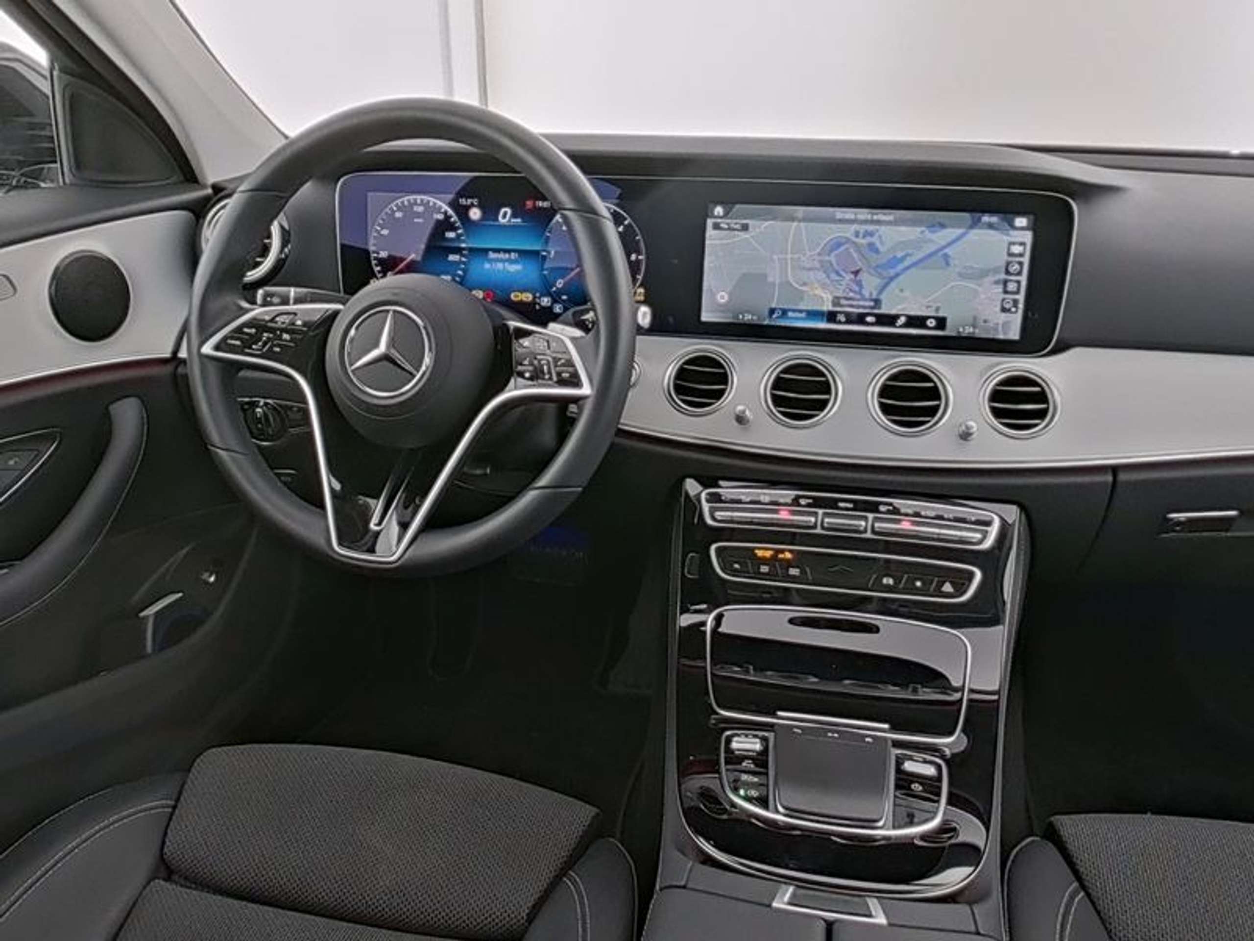 Mercedes-Benz - E 200