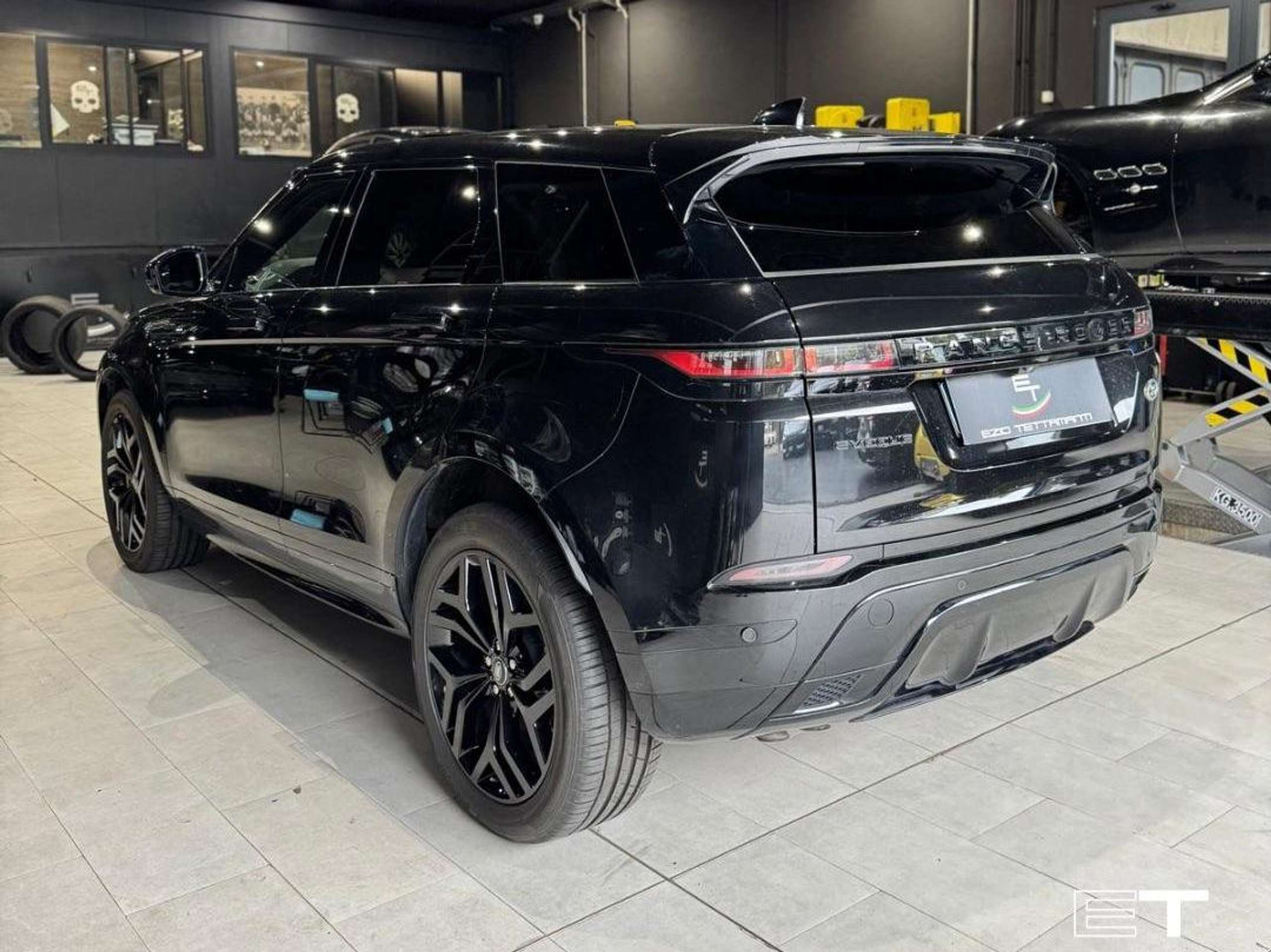 Land Rover - Range Rover Evoque