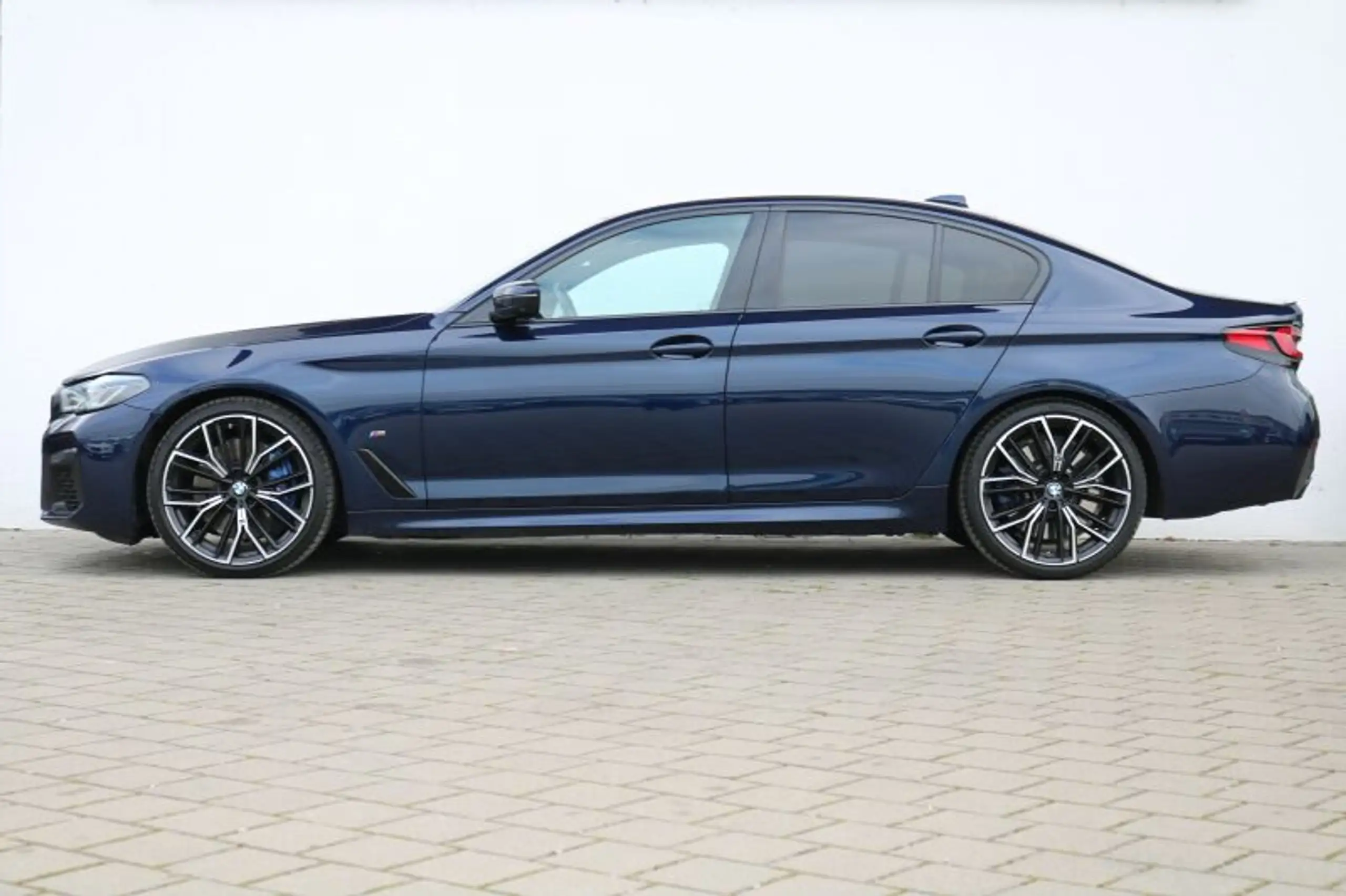 BMW - M550