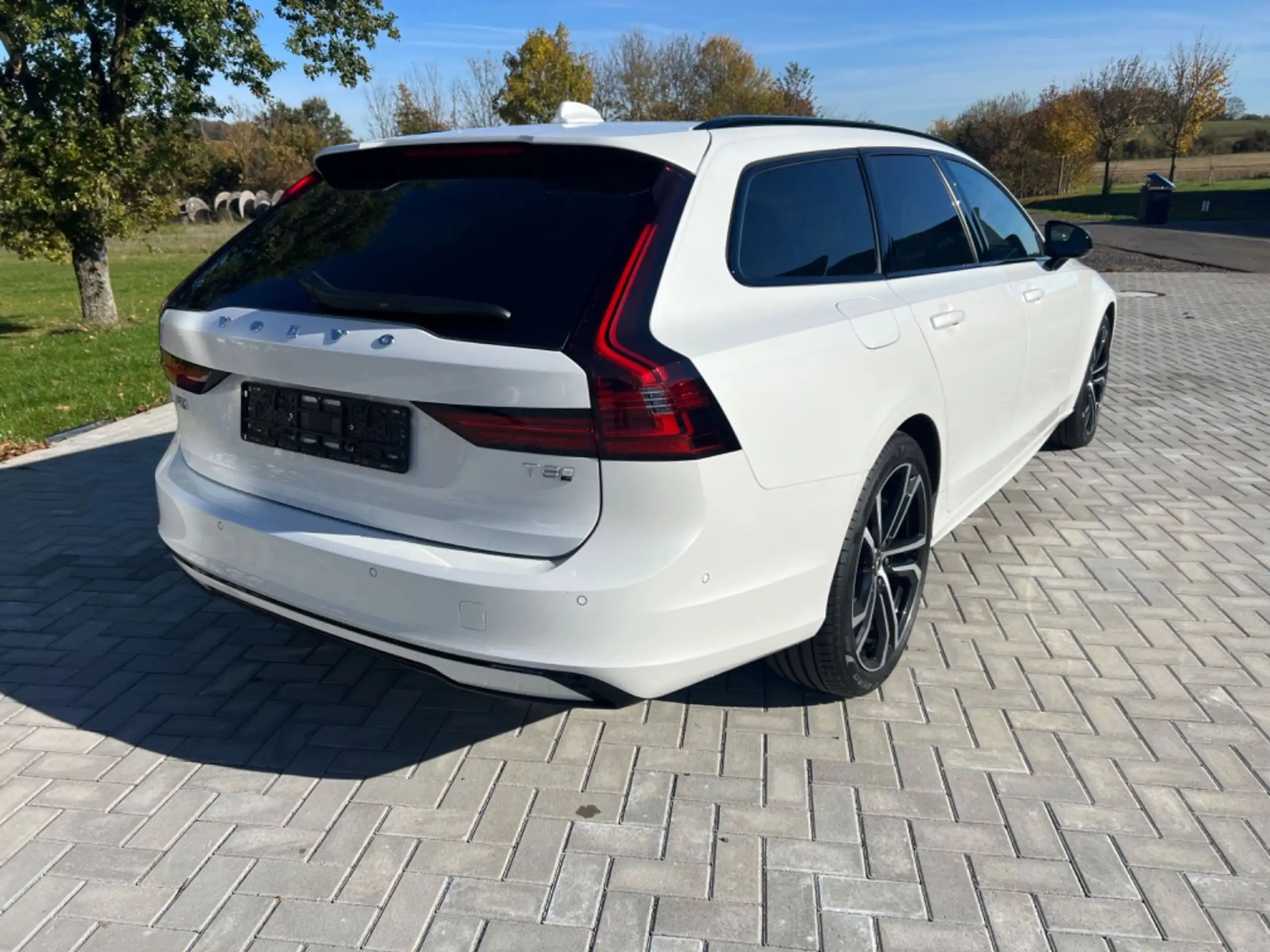 Volvo - V90