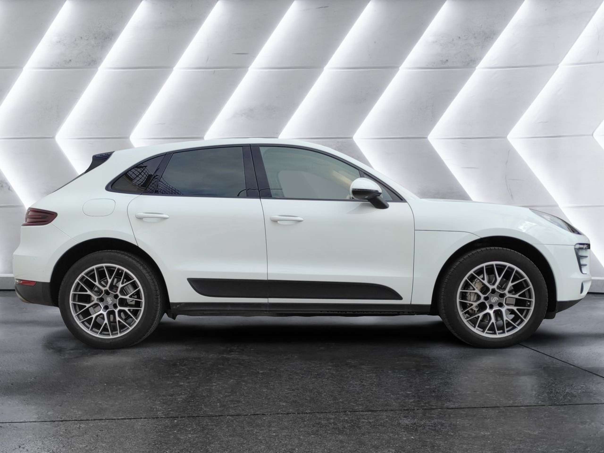 Porsche - Macan