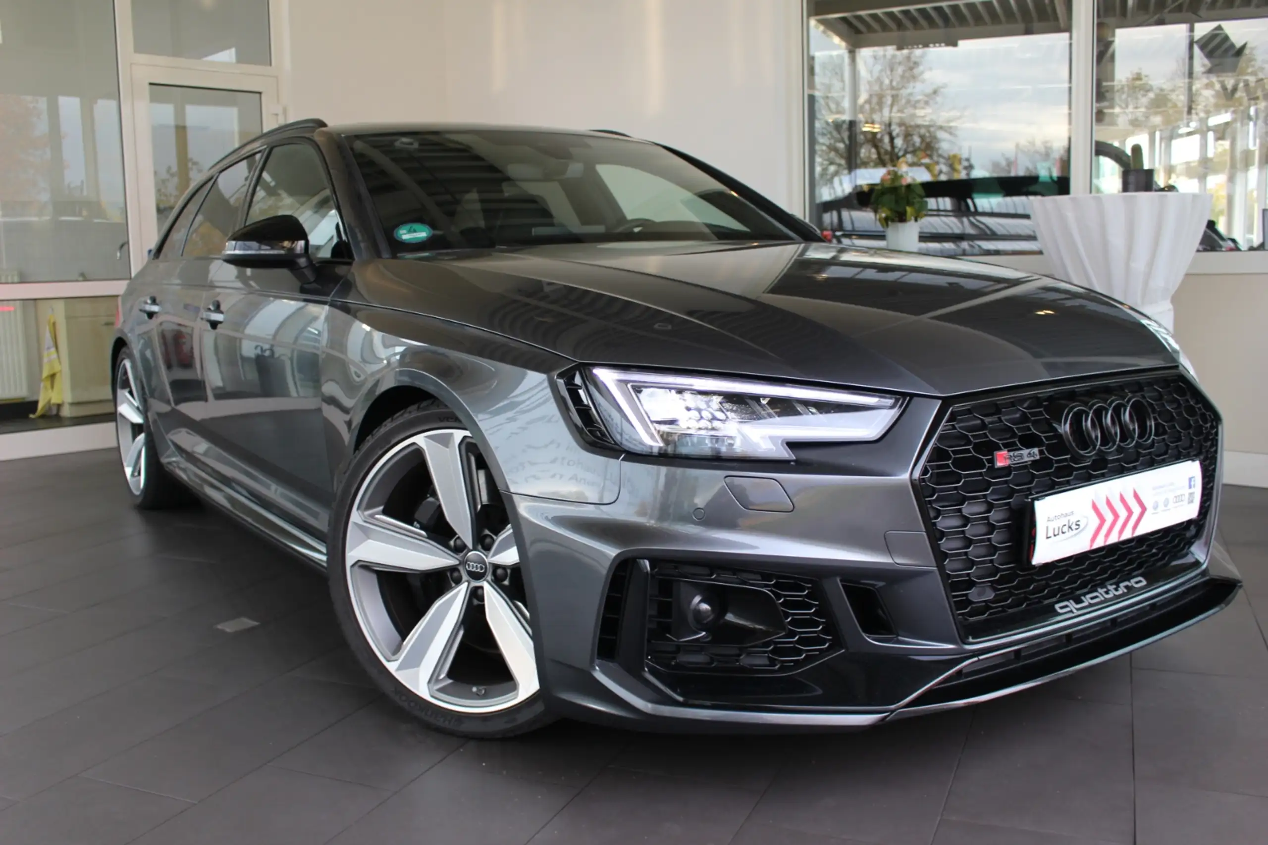 Audi - RS4