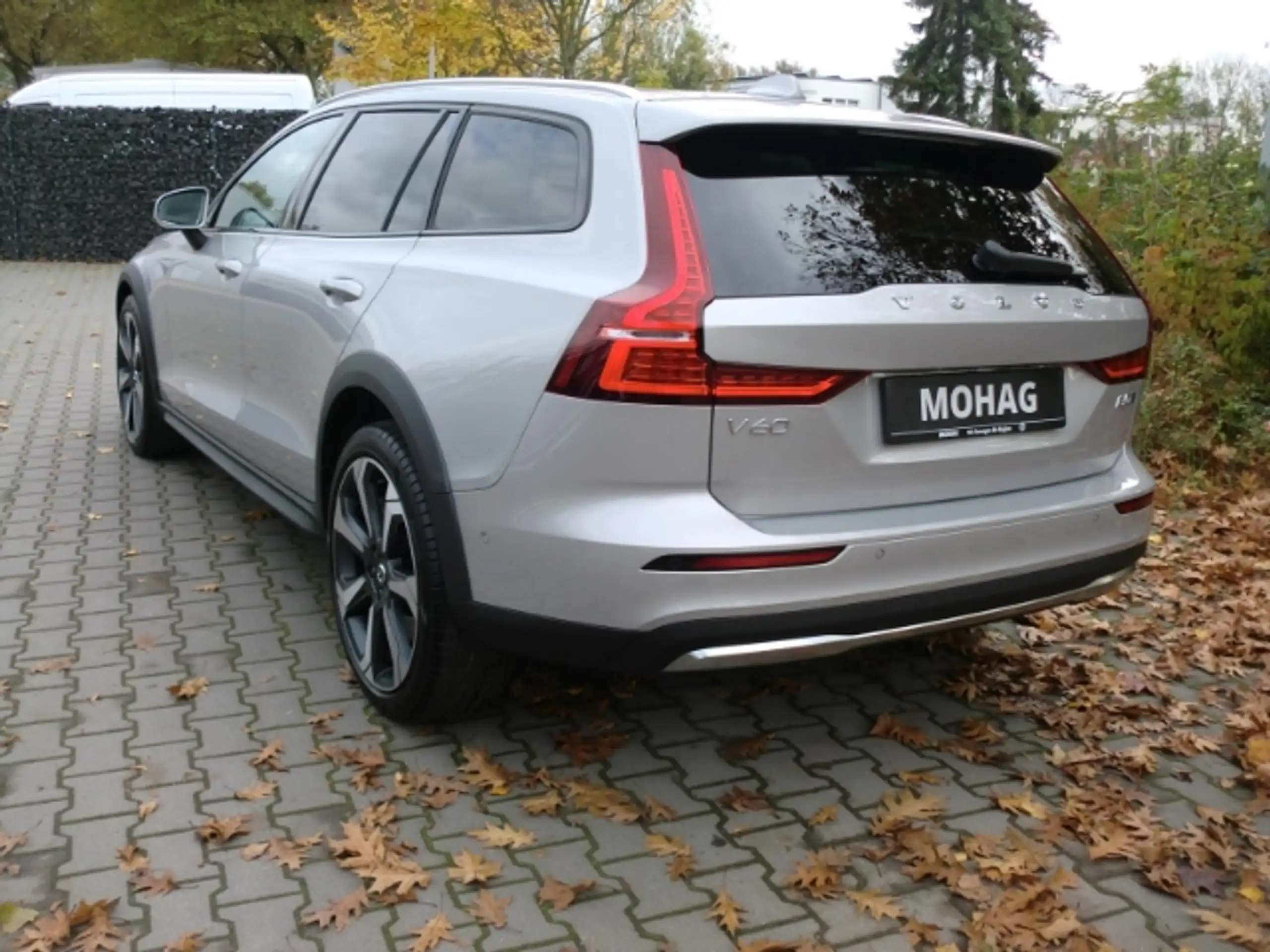 Volvo - V60 Cross Country