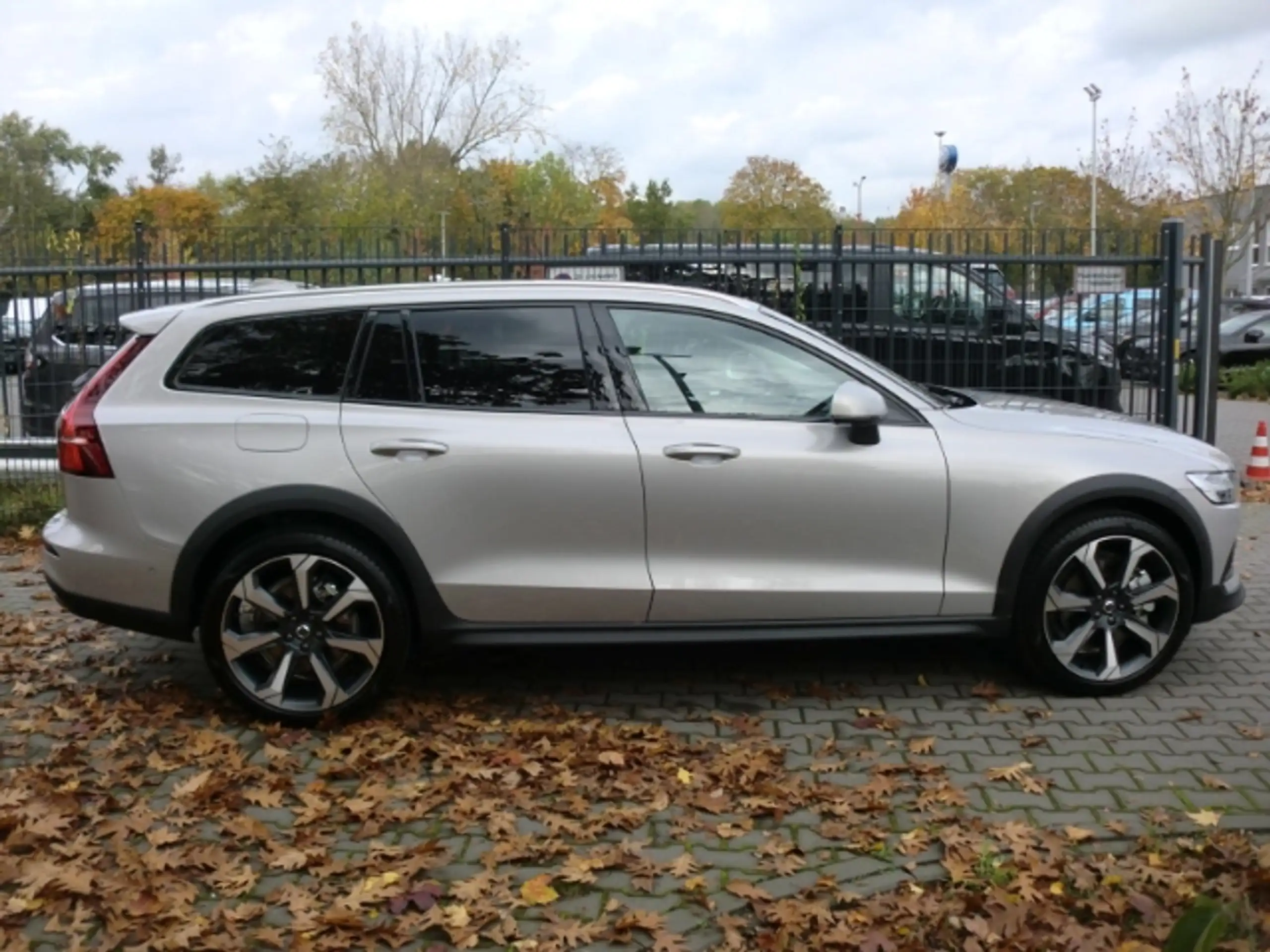 Volvo - V60 Cross Country