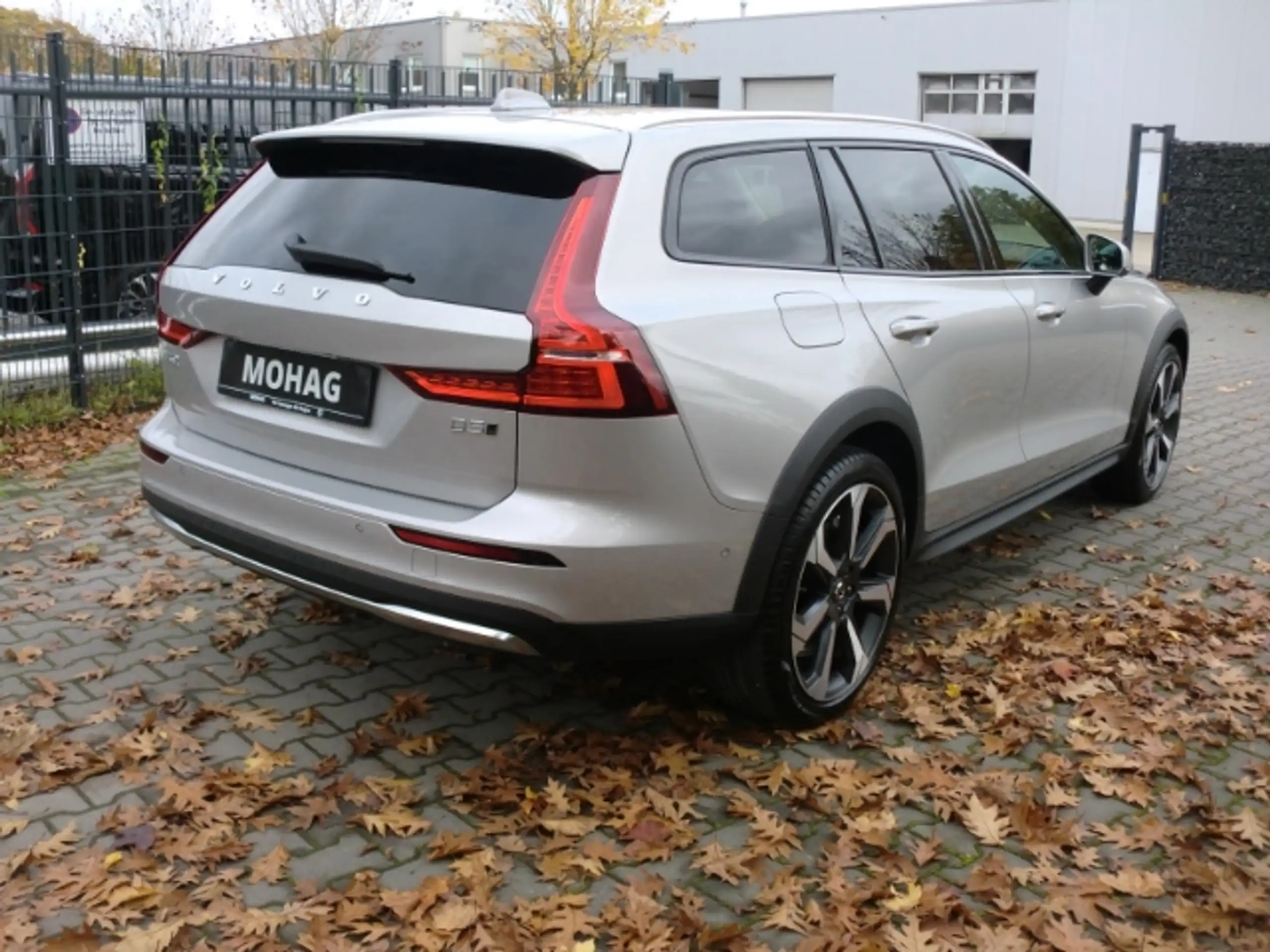 Volvo - V60 Cross Country