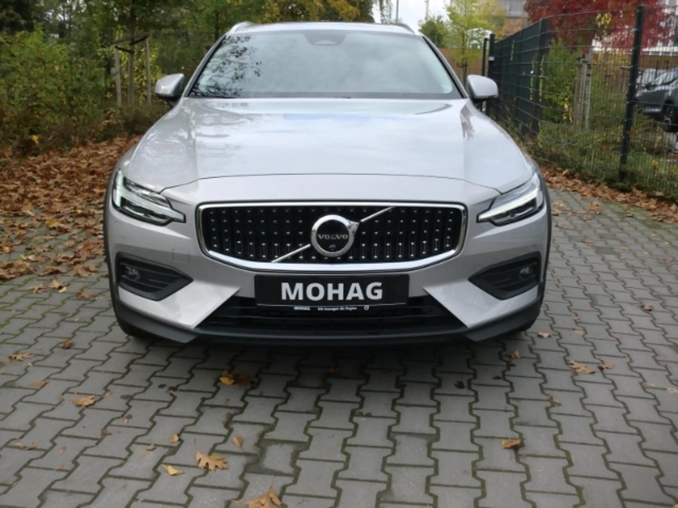 Volvo - V60 Cross Country