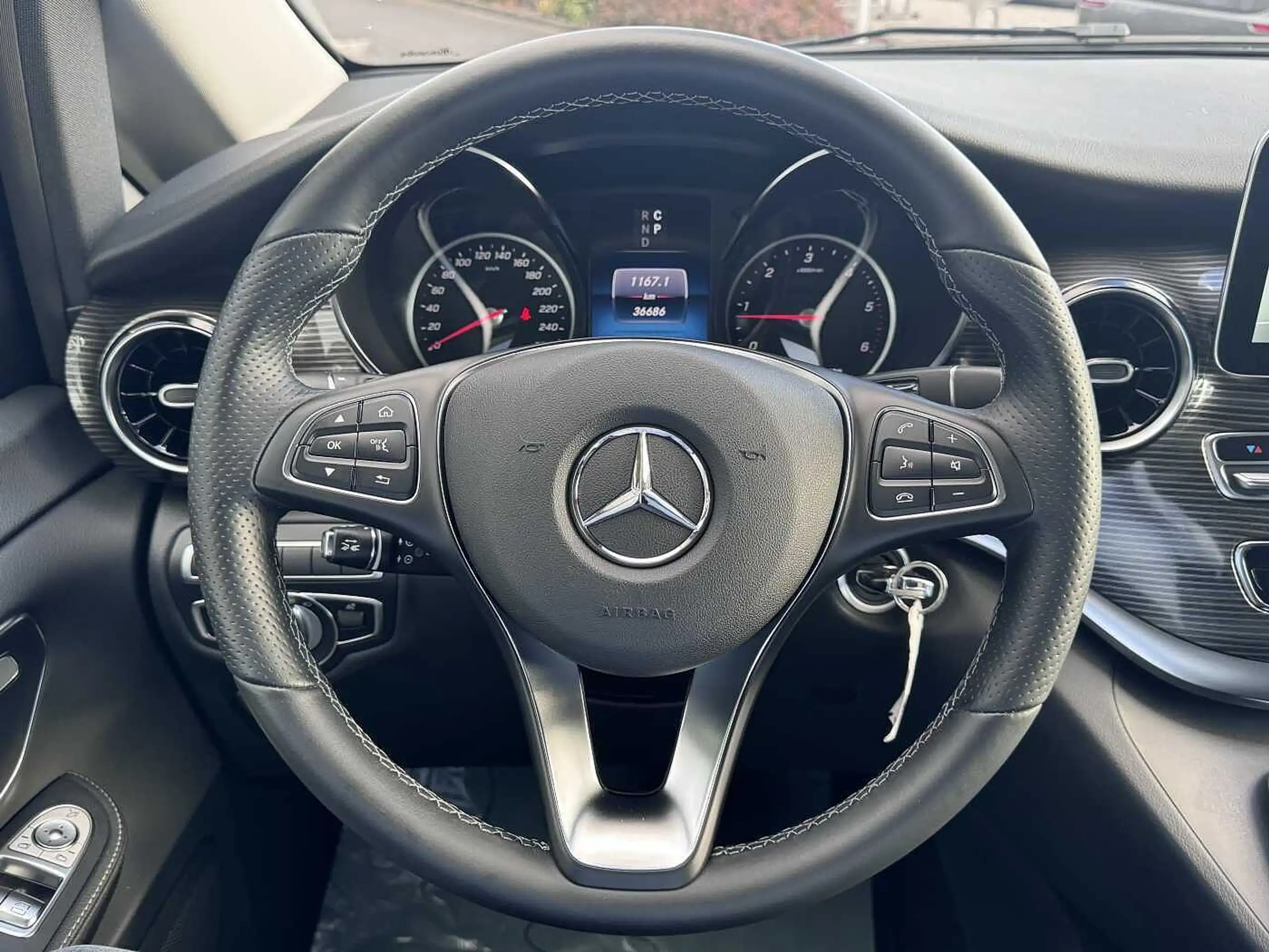 Mercedes-Benz - V 300