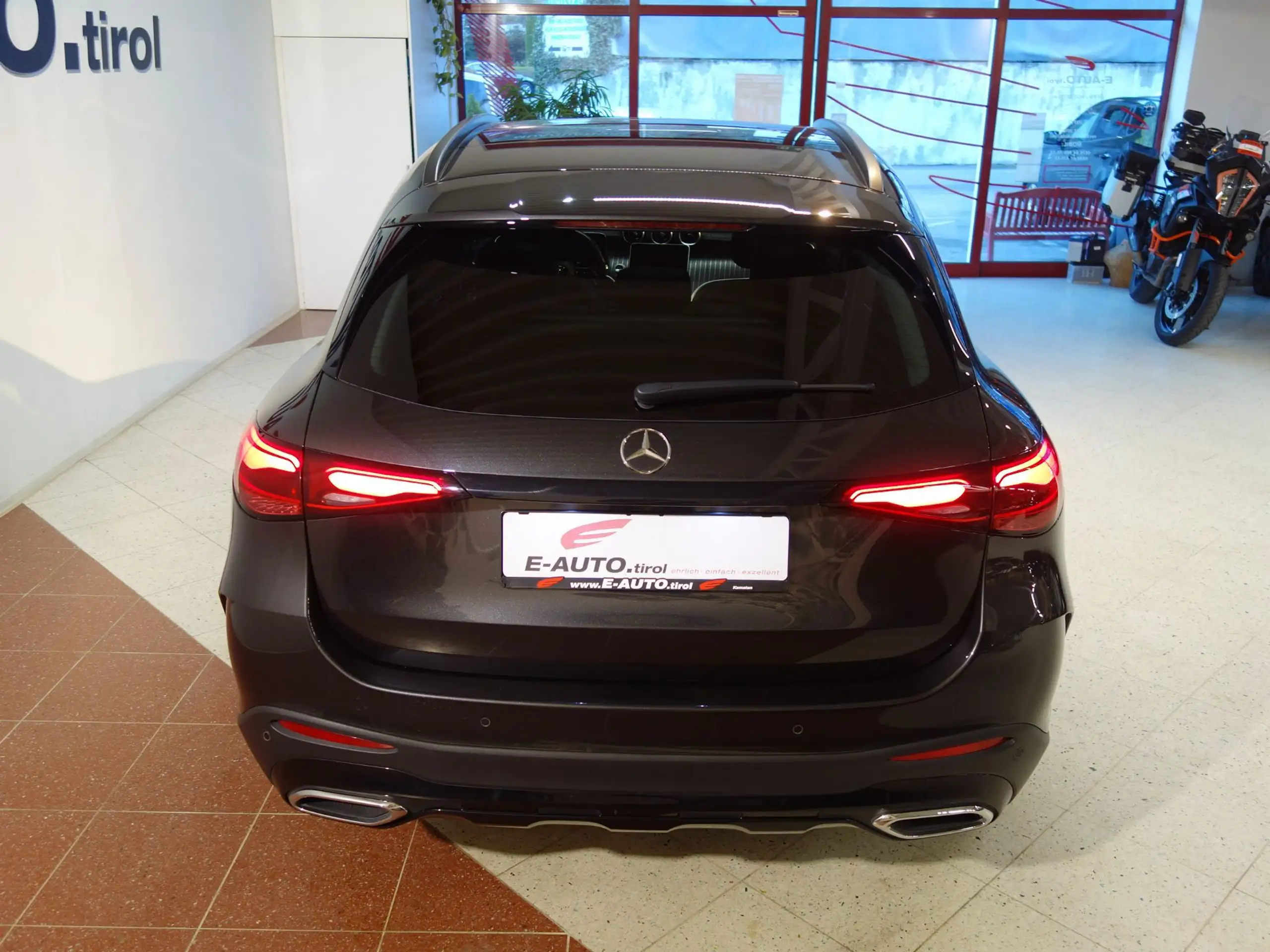 Mercedes-Benz - GLC 220