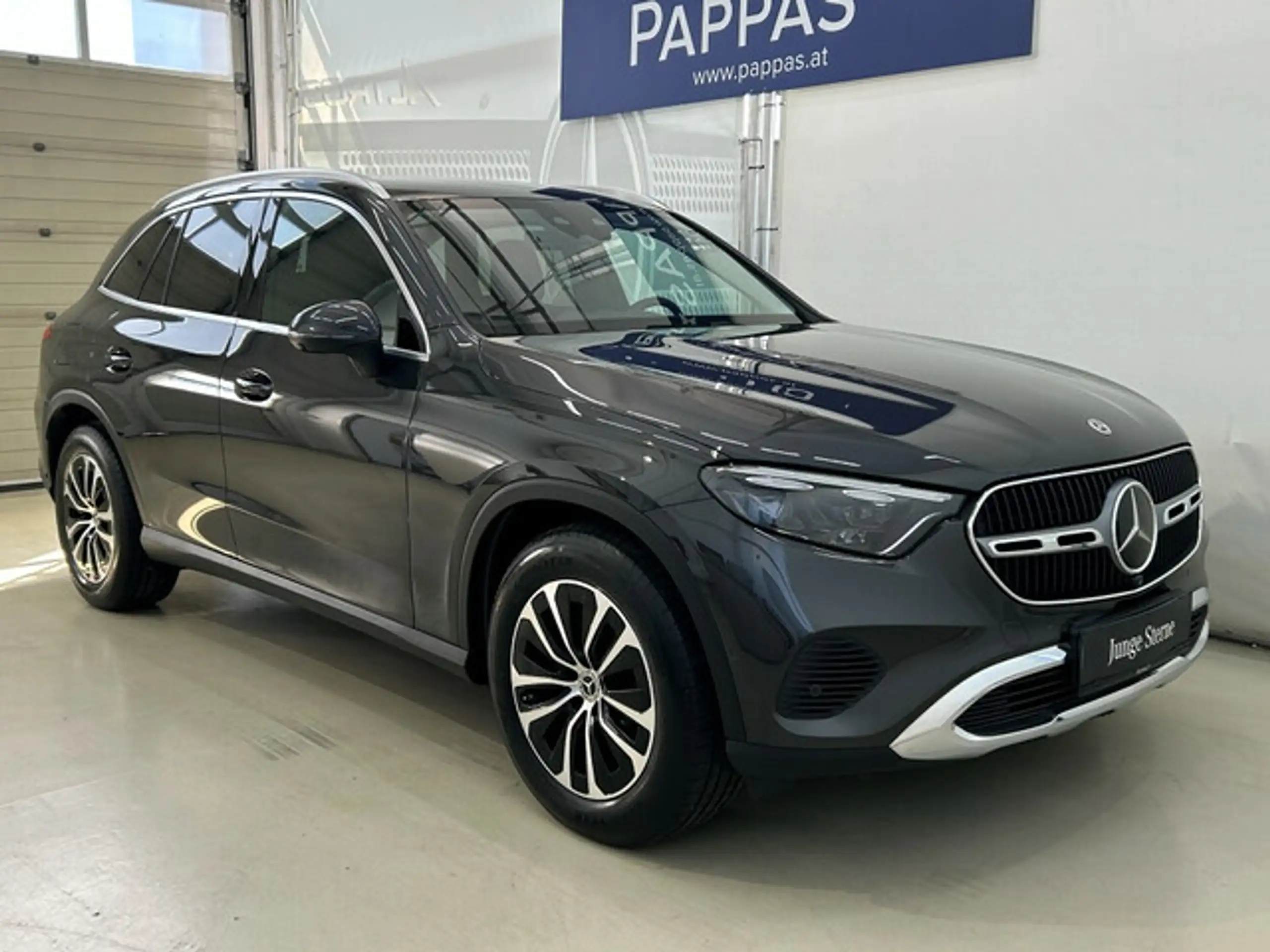 Mercedes-Benz - GLC 220